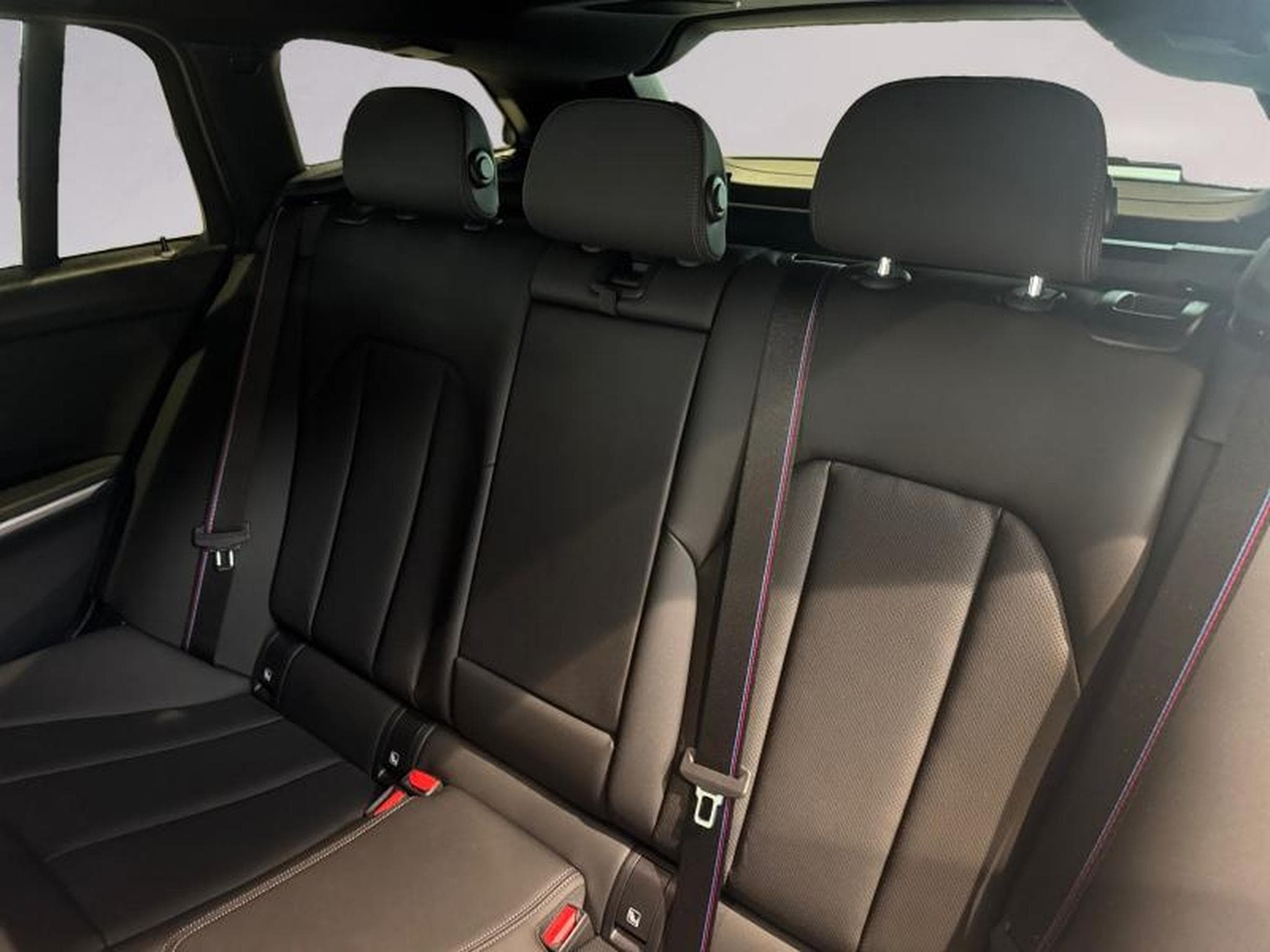 BMW 330 330e Touring M Sport (2025) - Photo 13