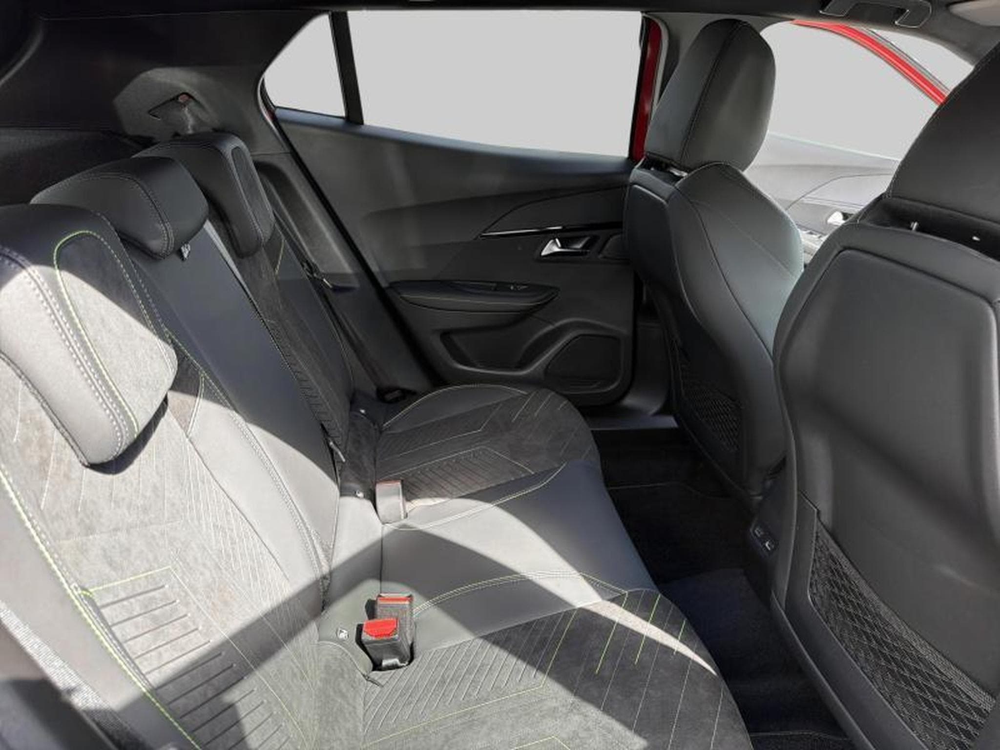 Peugeot 2008 II GT (2026) - Foto 10