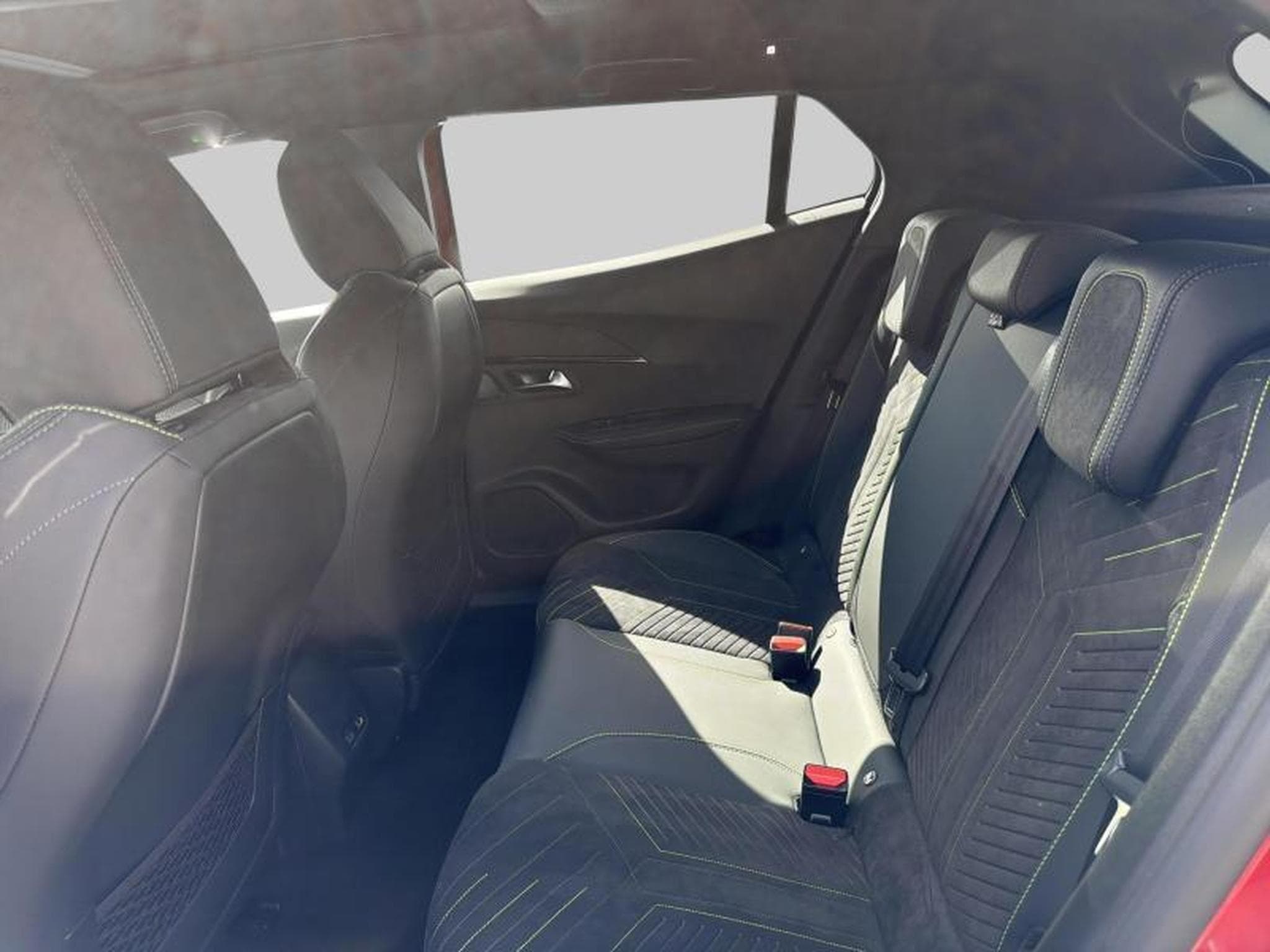 Peugeot 2008 II GT (2026) - Foto 12