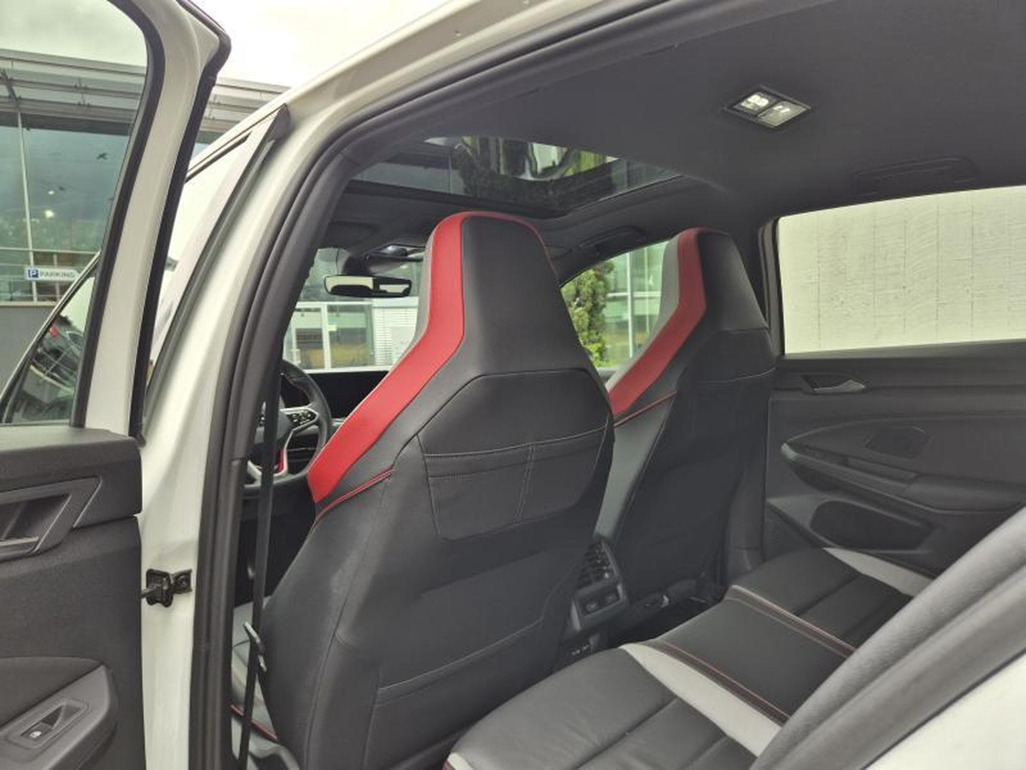 VW Golf VIII GTI Clubsport (2021) - Foto 11