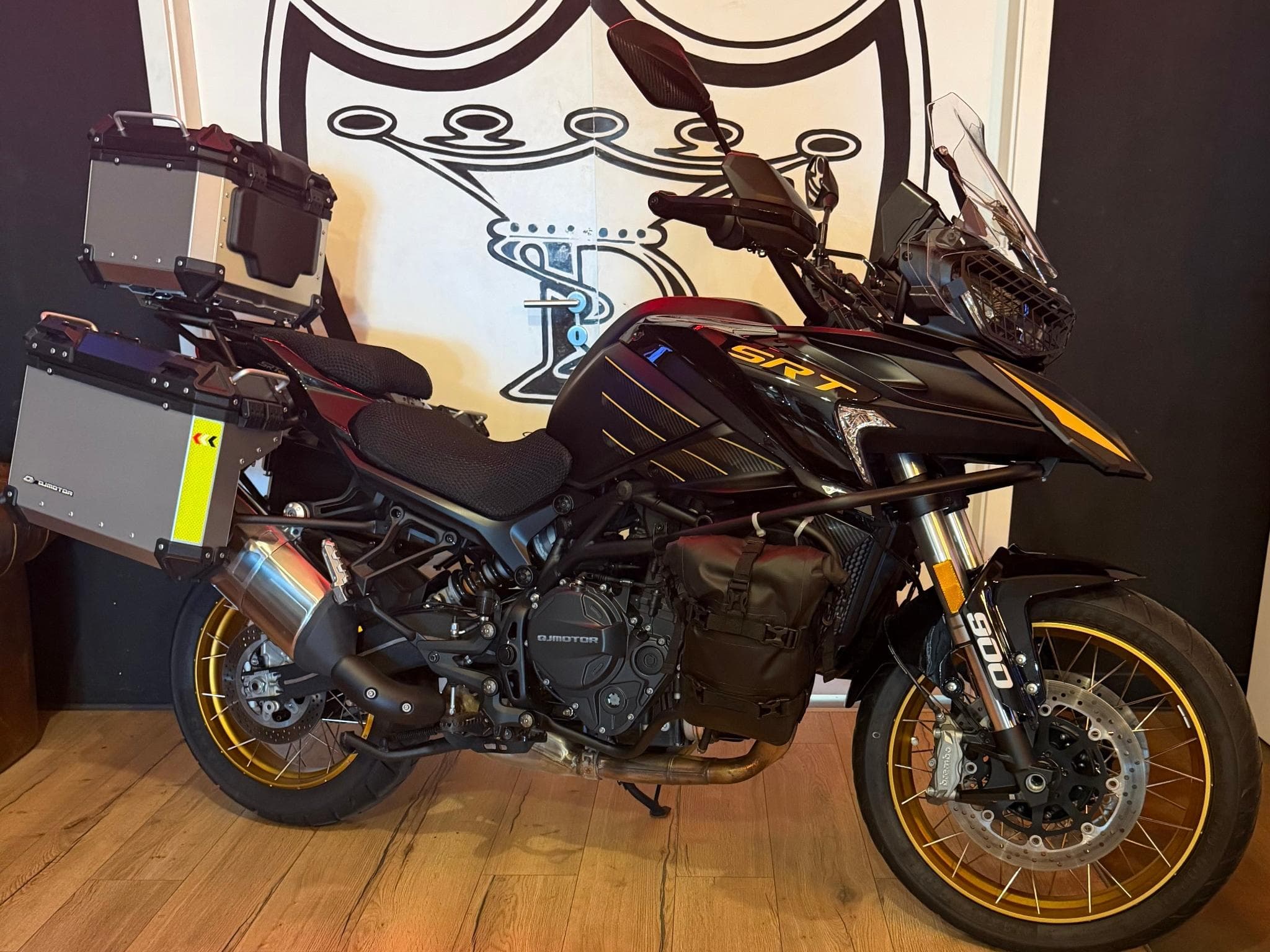 QJmotor SRT 900 SX TOURING (2025) - Photo 1