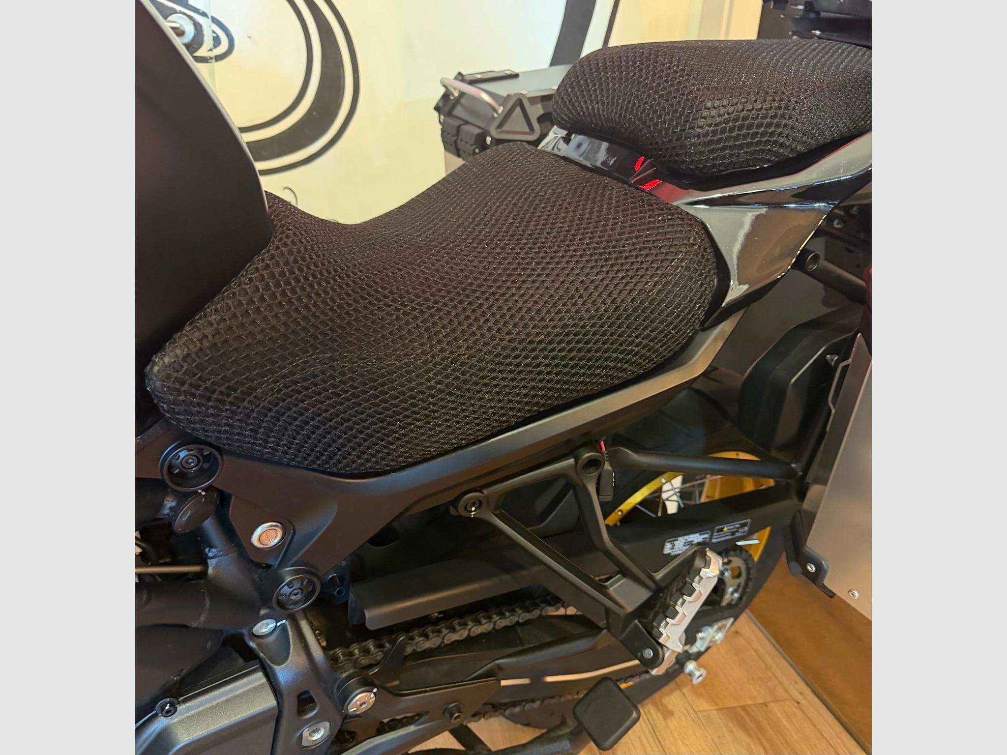 QJmotor SRT 900 SX TOURING (2025) - Photo 4