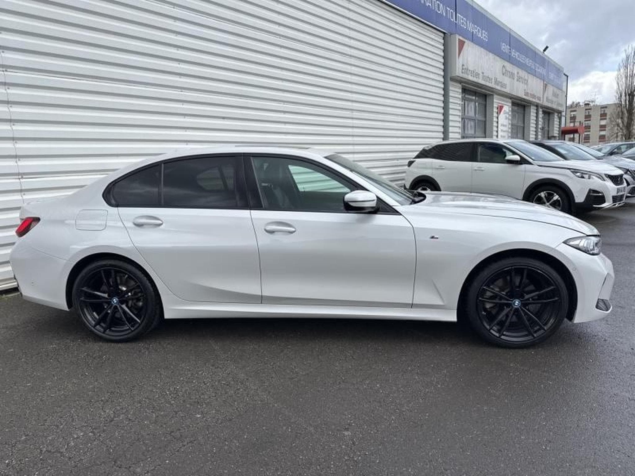 BMW 330 3.0 Hybride 292ch (2024) - Foto 2