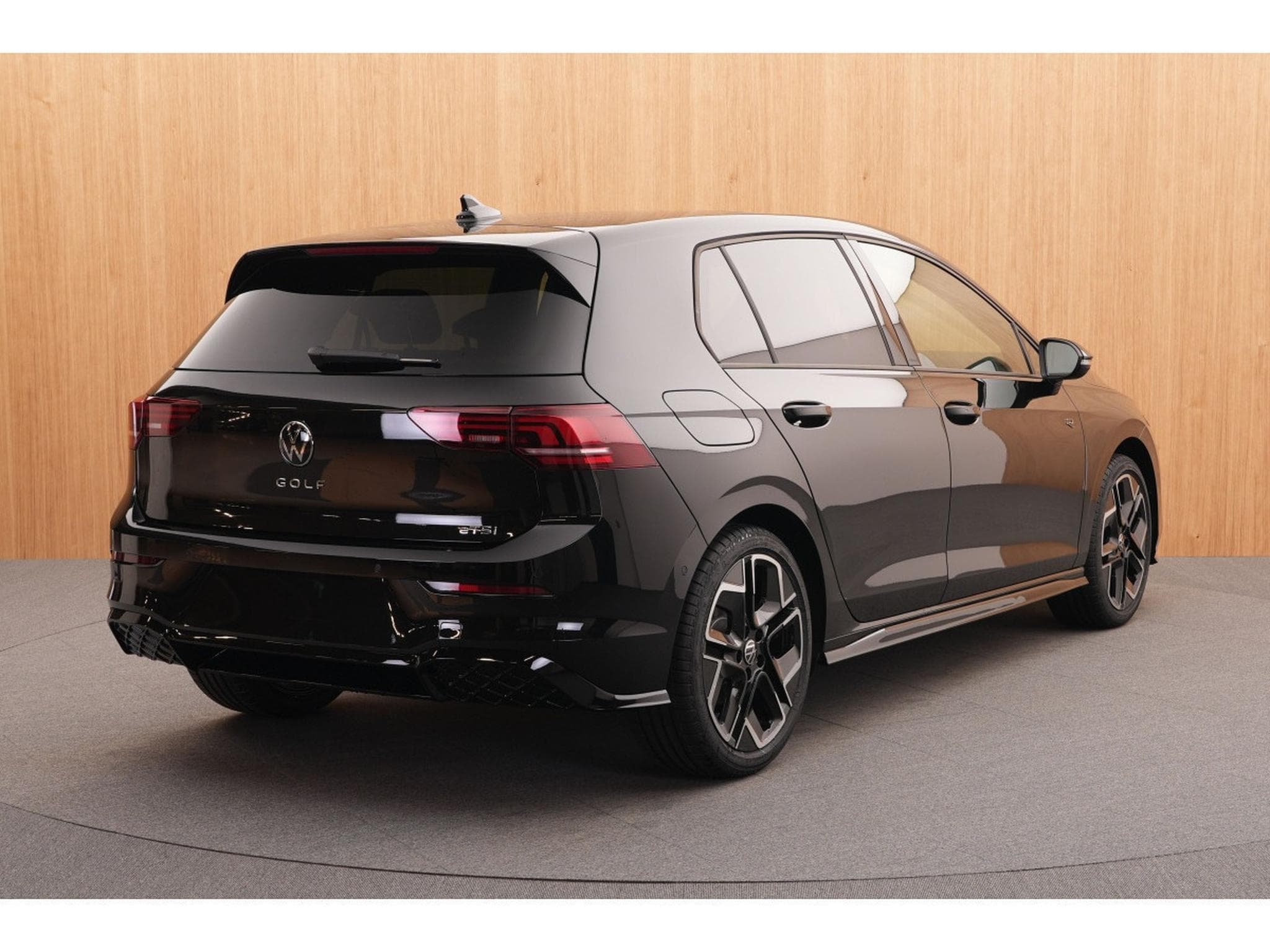 VW Golf R-Line 1.5 eTSI 110KW-150CV - DSG7 - (2026) - Photo 4