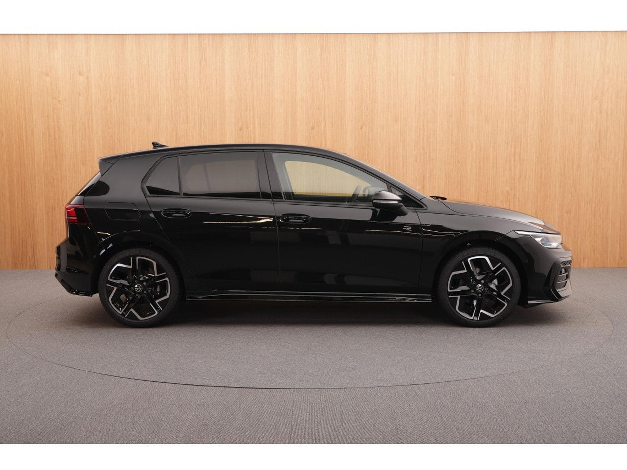 VW Golf R-Line 1.5 eTSI 110KW-150CV - DSG7 - (2026) - Photo 5