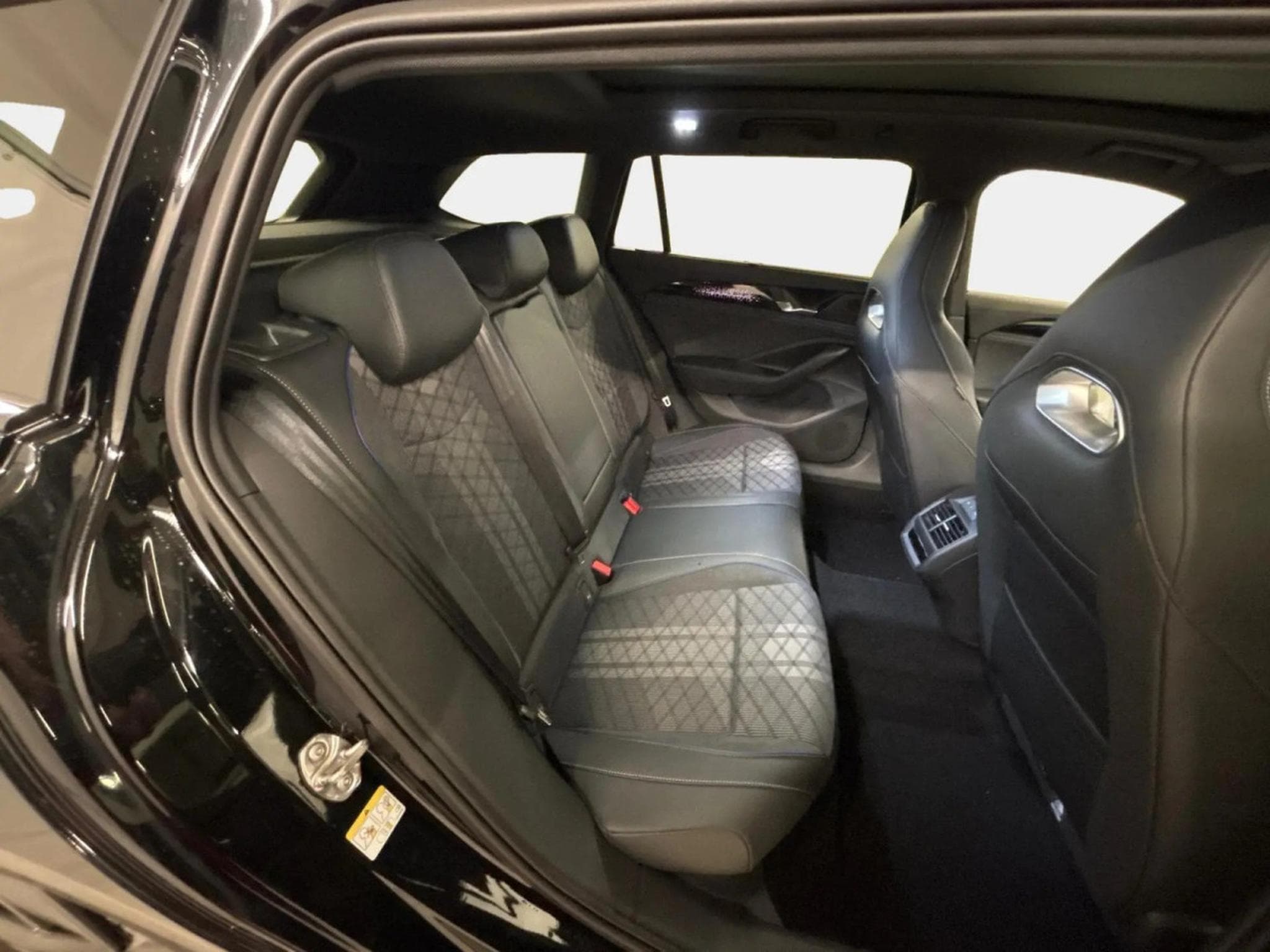 VW Passat R-Line 2.0 TDI SCR 4Motion 142kW-193CV DSG7- Attelage - Camé (2026) - Photo 13