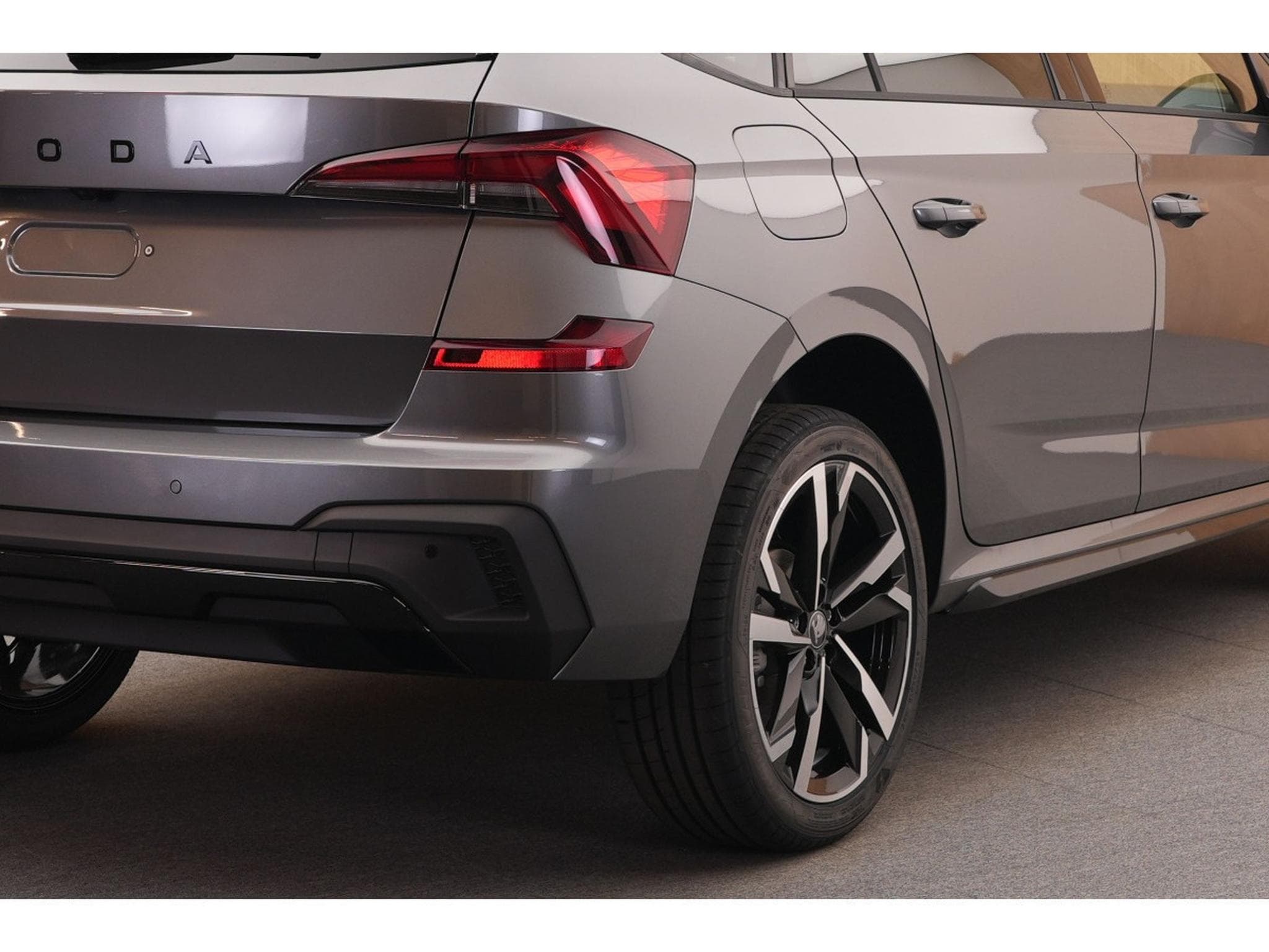 Skoda Kamiq Monte Carlo 1.0 TSI DSG 85 kW-116CV - Jantes 18" - (2026) - Photo 15
