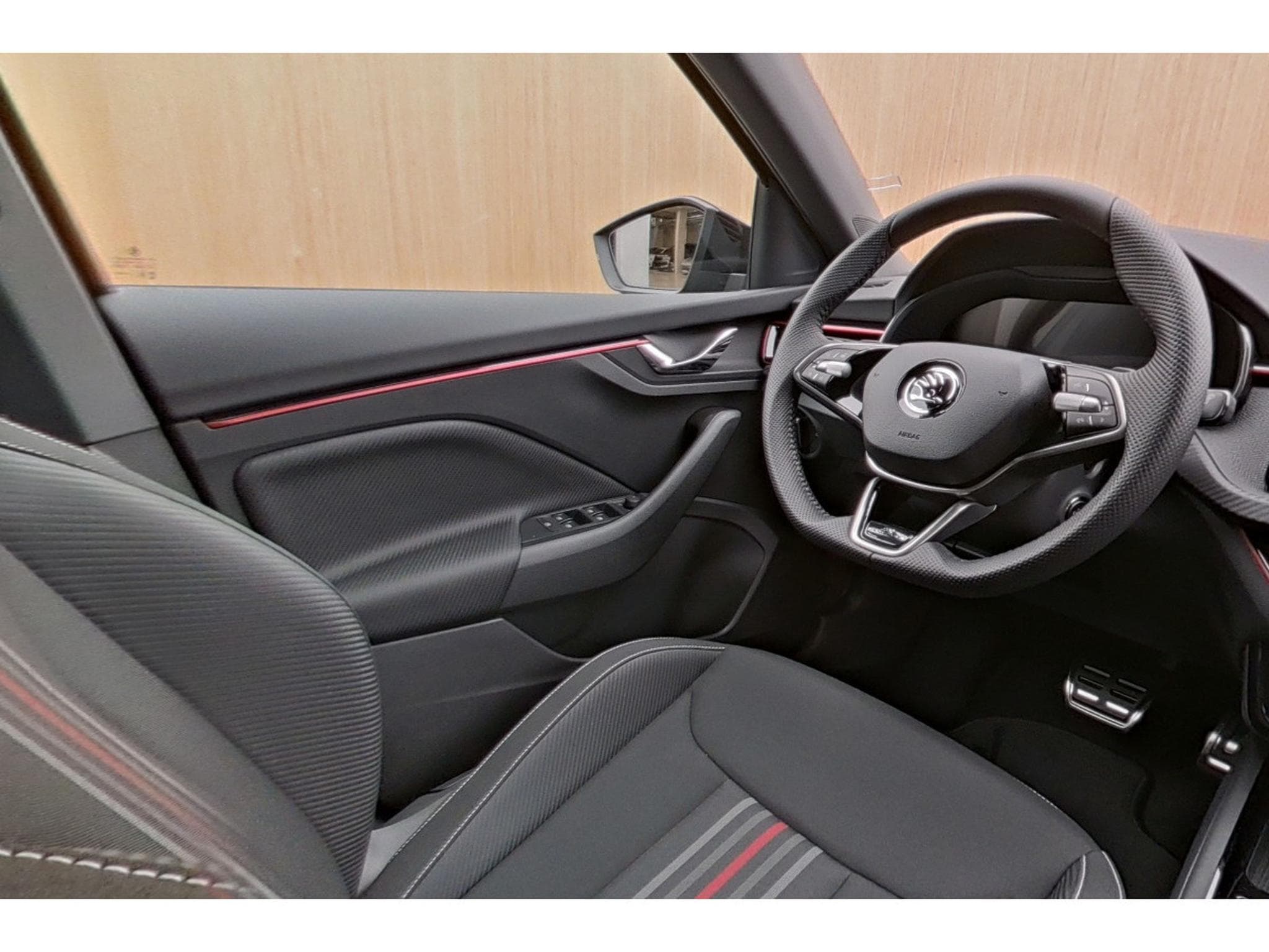 Skoda Scala Monte Carlo 1.5 TSI DSG 110 kW-150 CV - DSG7 (2026) - Photo 13
