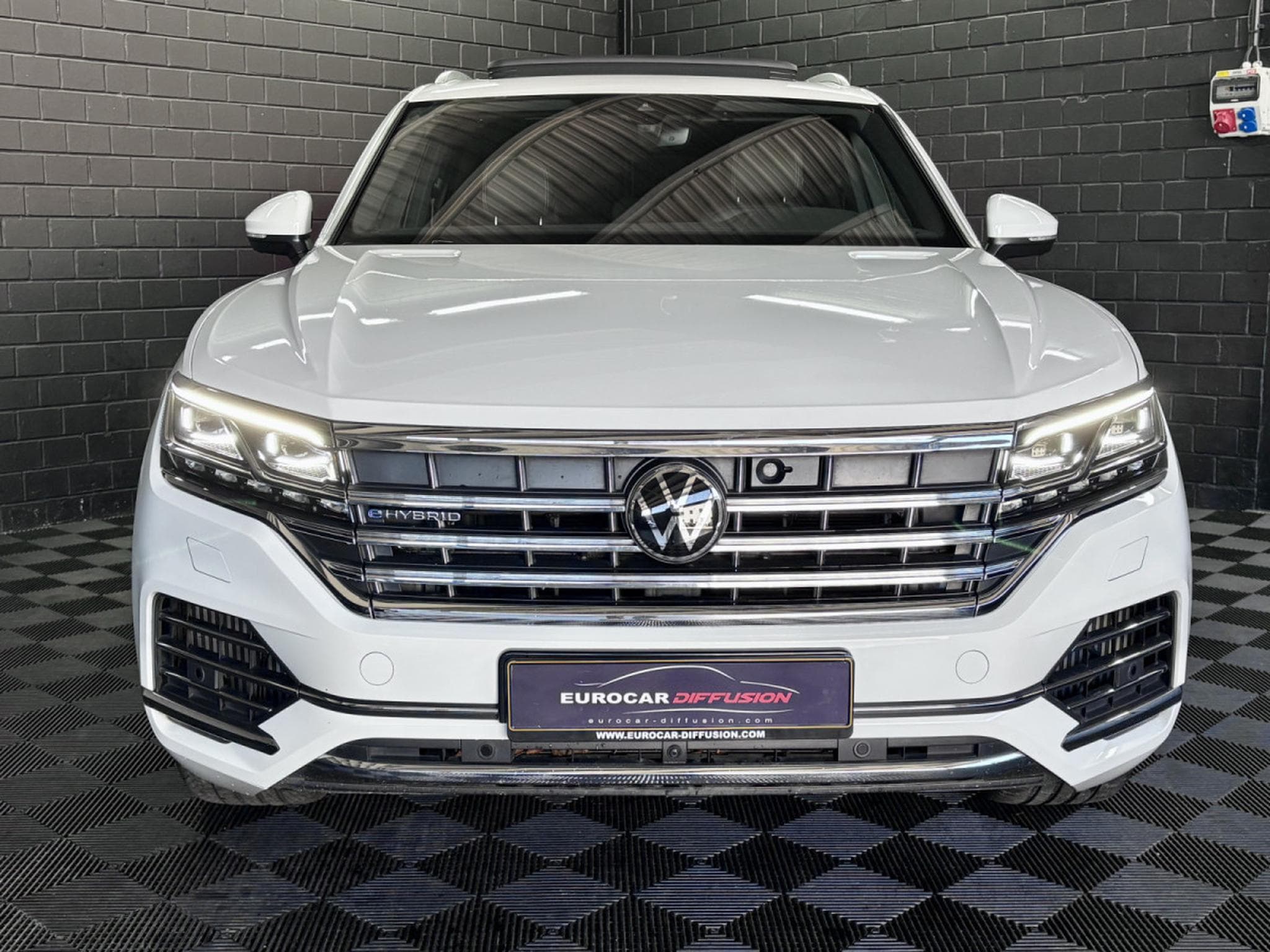 VW Touareg 3.0 TSi V6 eHybrid 4MOTION Elegance  381 CV (2022) - Foto 2