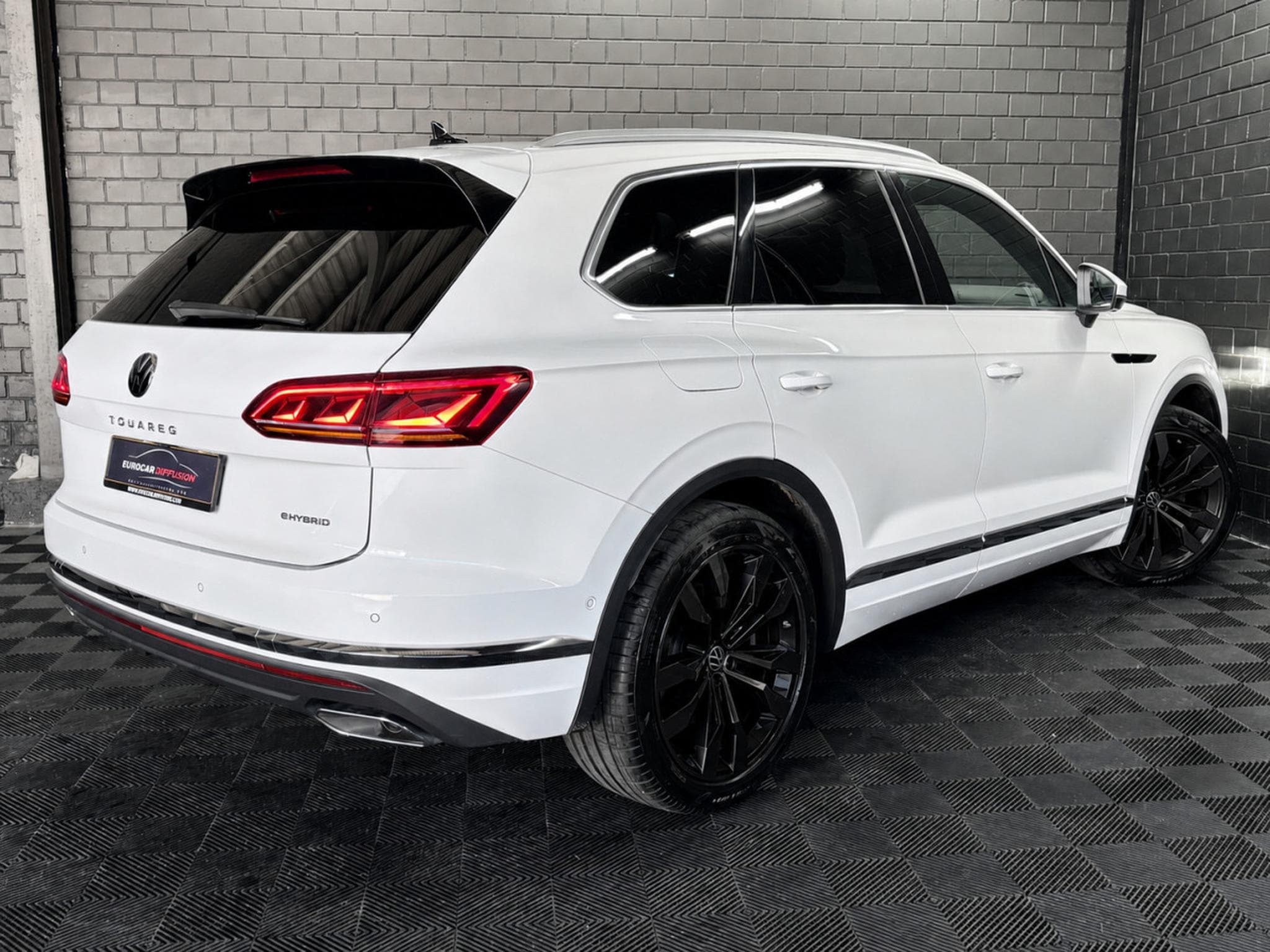 VW Touareg 3.0 TSi V6 eHybrid 4MOTION Elegance  381 CV (2022) - Foto 4