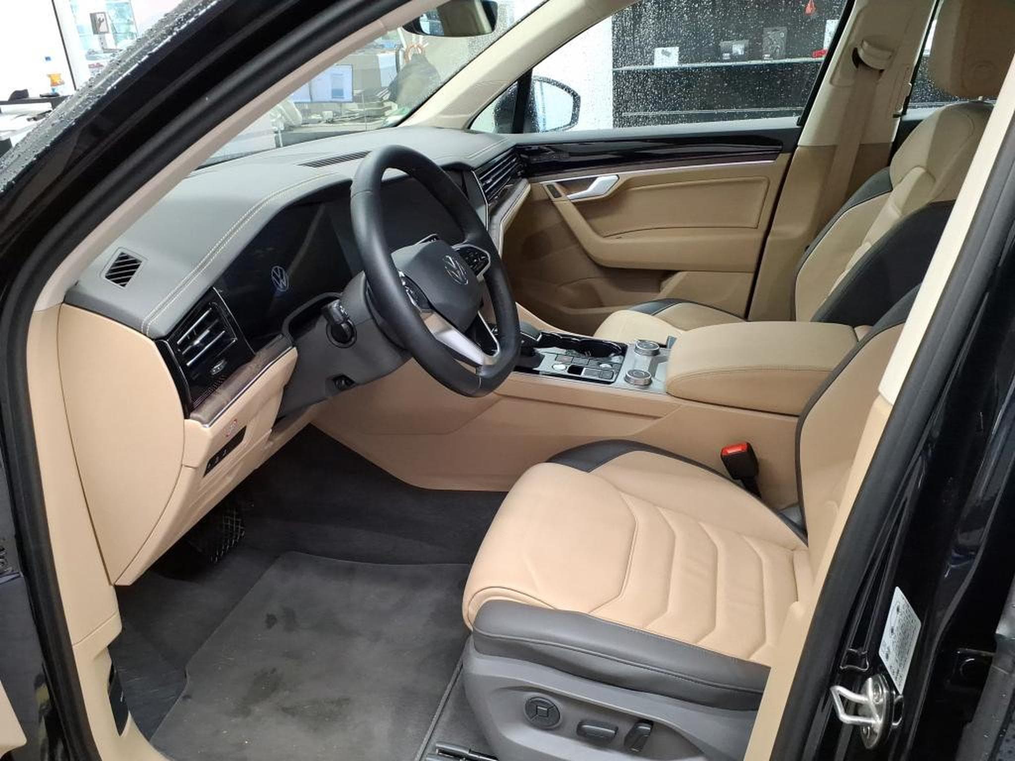 VW Touareg 3.0 TSi V6 PHEV 4MOTION 381 CV (2022) - Foto 6