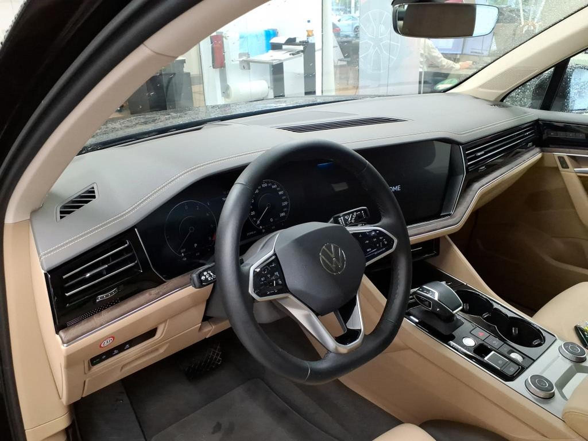 VW Touareg 3.0 TSi V6 PHEV 4MOTION 381 CV (2022) - Foto 7