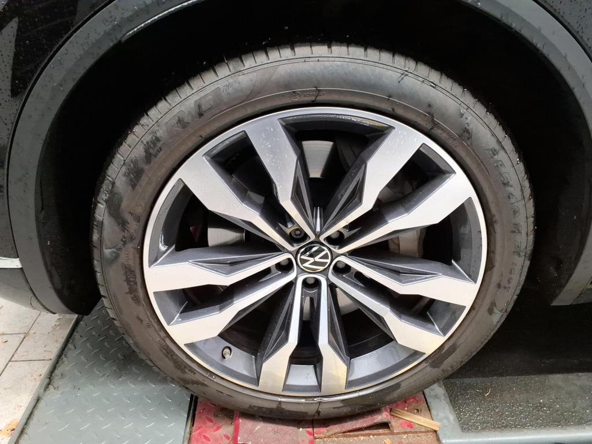 VW Touareg 3.0 TSi V6 PHEV 4MOTION 381 CV (2022) - Foto 10