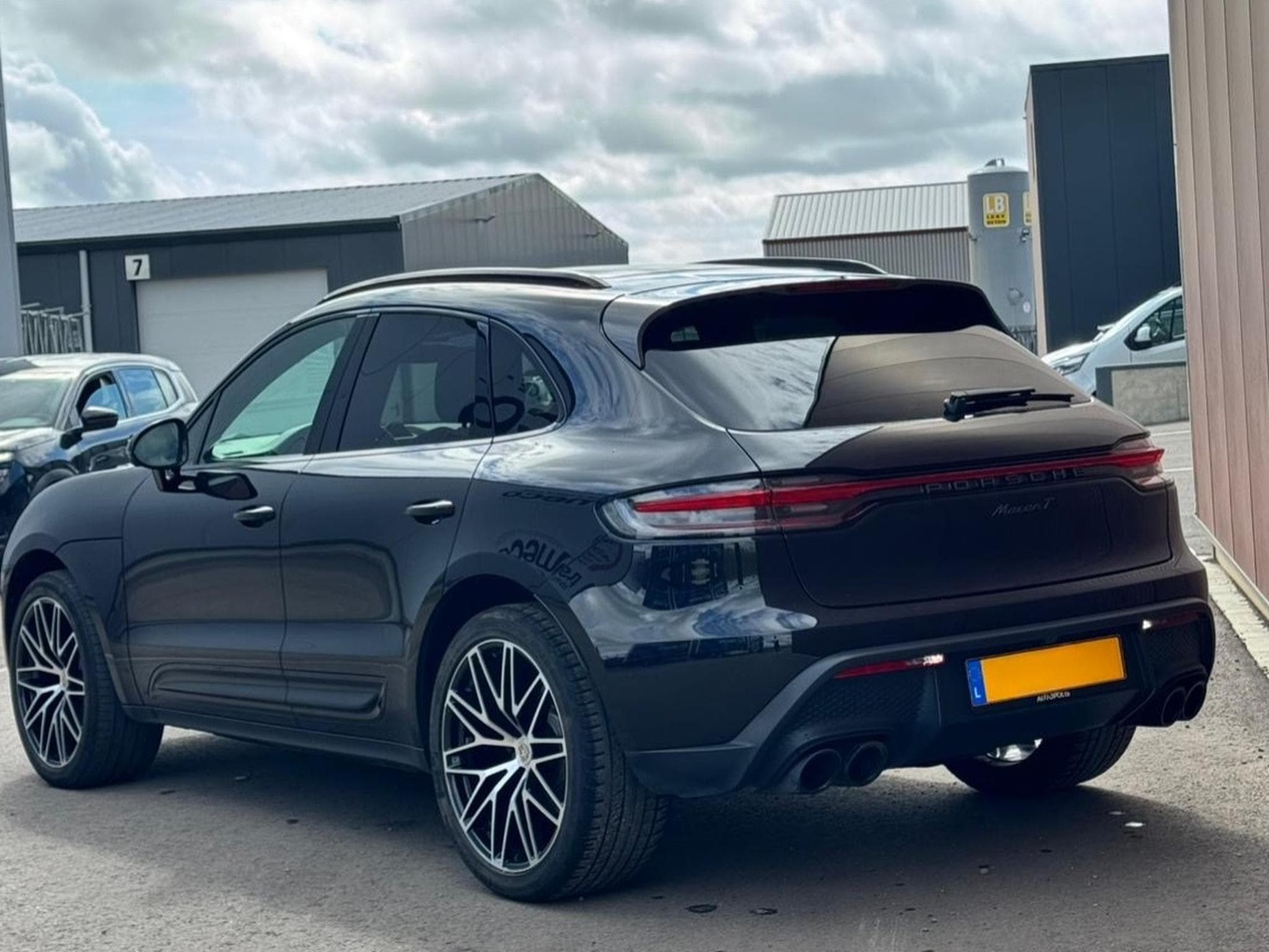 Porsche Macan T (2022) - Photo 2