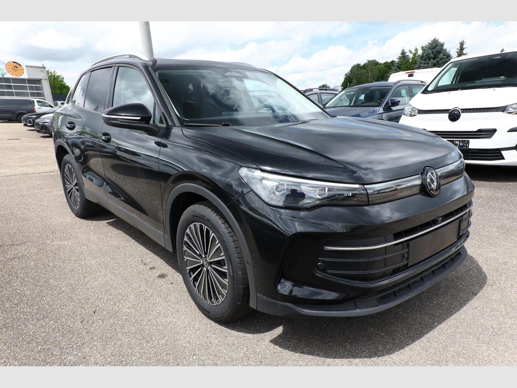 VW Tiguan DSG LED+ Pano (2026) - Photo 2