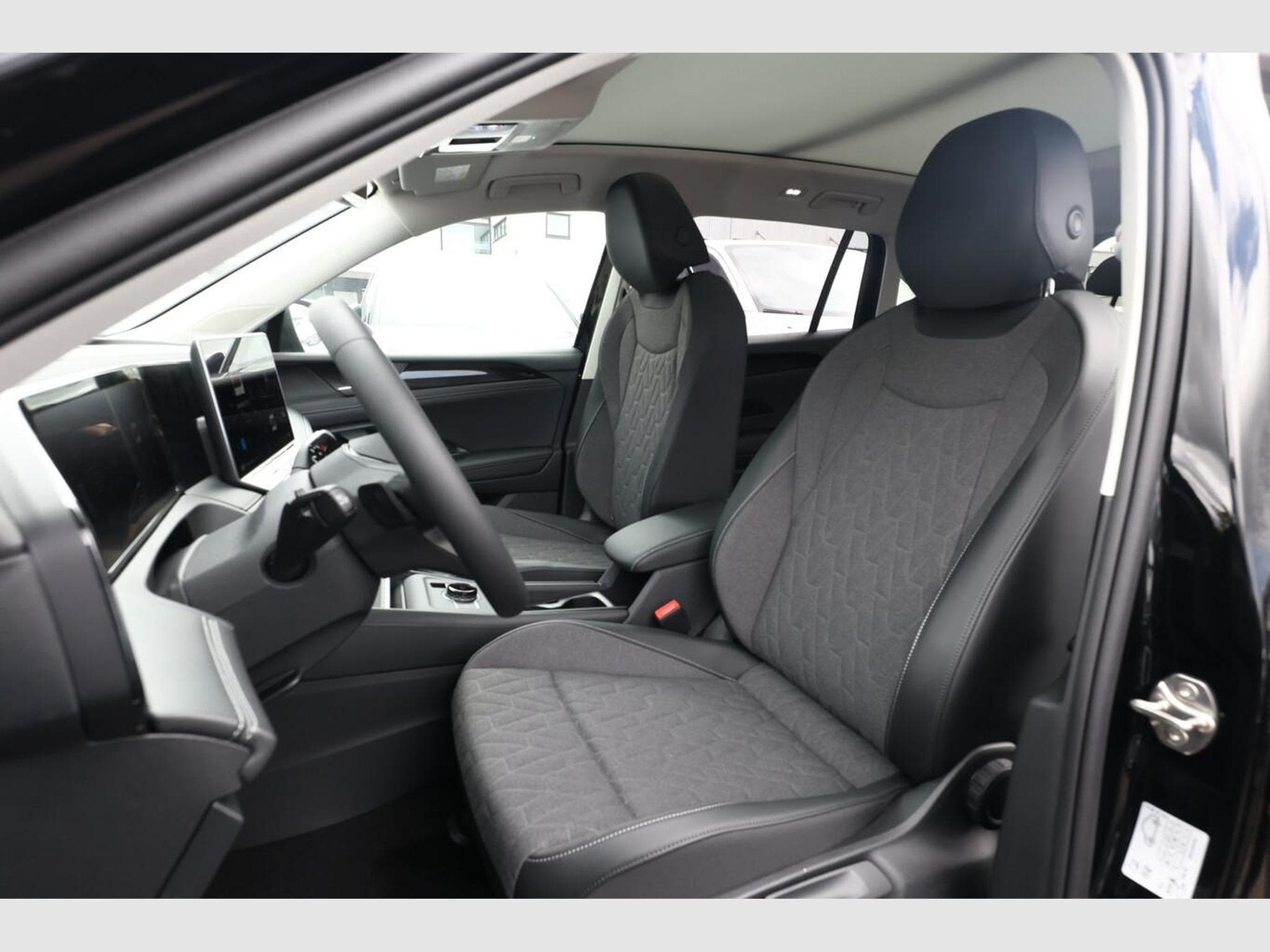 VW Tiguan DSG LED+ Pano (2026) - Photo 6