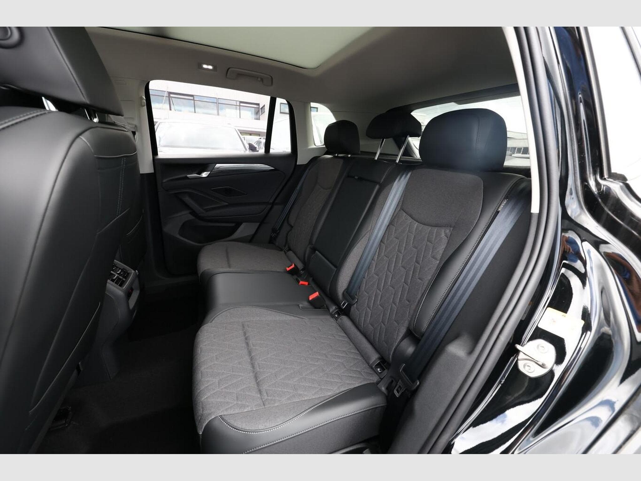 VW Tiguan DSG LED+ Pano (2026) - Photo 10