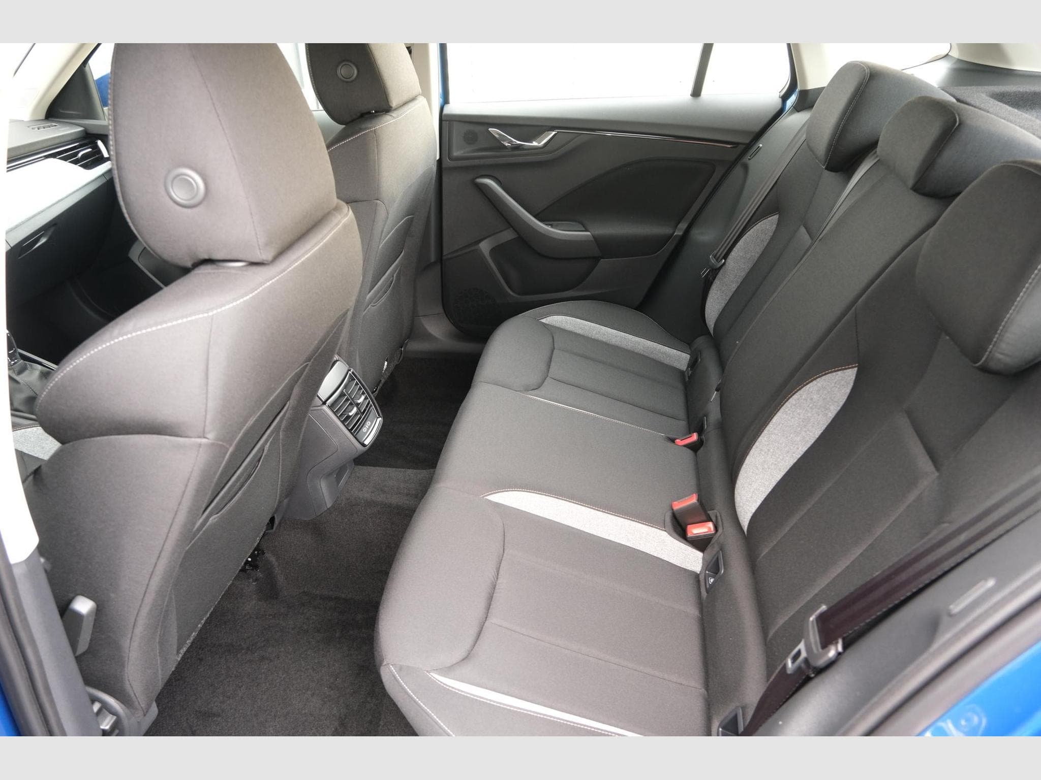 Skoda Kamiq 1.0 TSI DSG (2026) - Photo 10