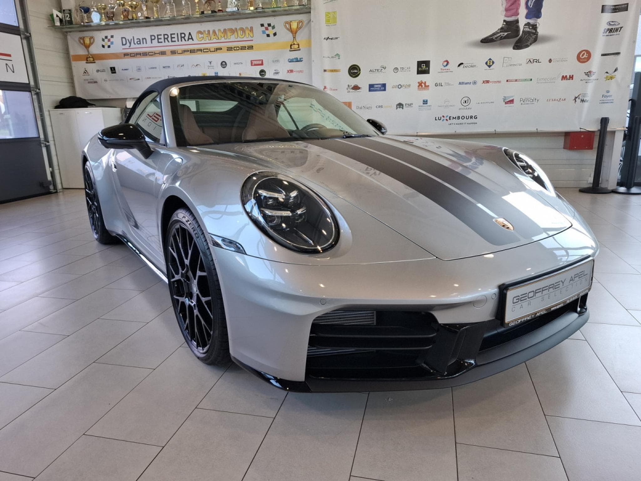 Porsche 911 FACELIFT CARRERA CABRIO PACK CHRONO BOSE CUIR NAVI 1 HAND 36 (2025) - Photo 4