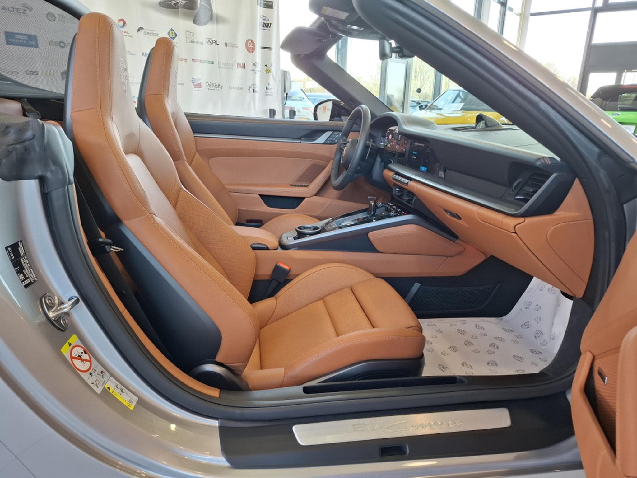 Porsche 911 FACELIFT CARRERA CABRIO PACK CHRONO BOSE CUIR NAVI 1 HAND 36 (2025) - Photo 5