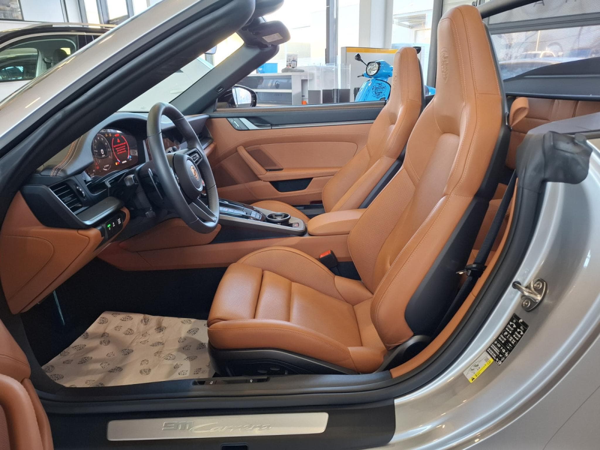 Porsche 911 FACELIFT CARRERA CABRIO PACK CHRONO BOSE CUIR NAVI 1 HAND 36 (2025) - Photo 18