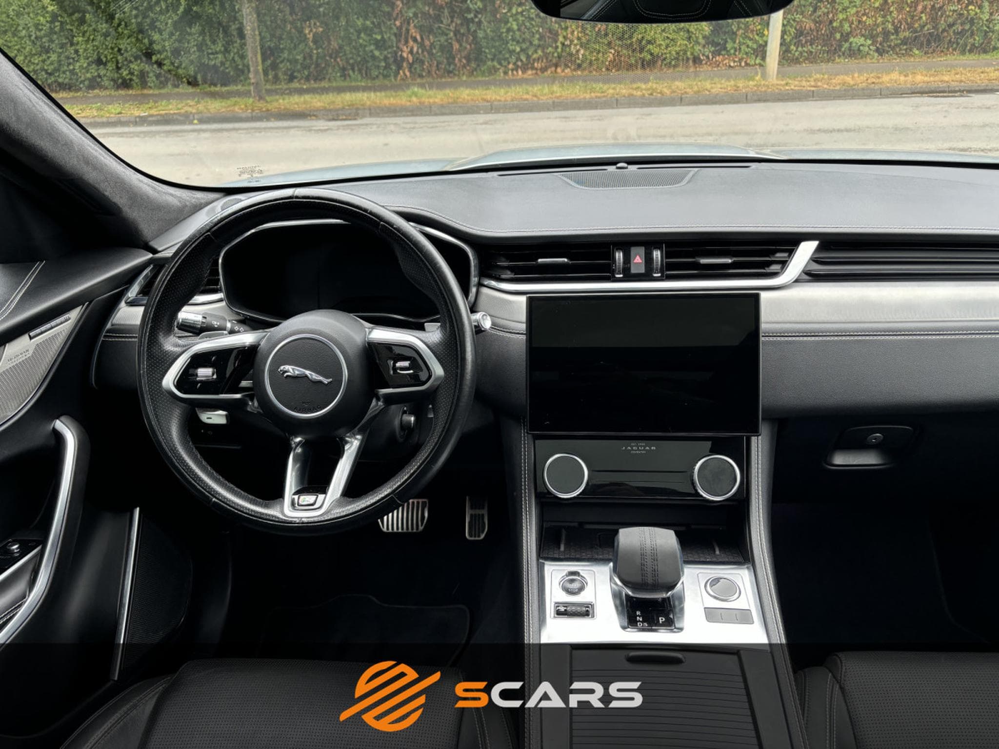Jaguar F-Pace R DYNAMIC 400CV Pack Black (2021) - Photo 16