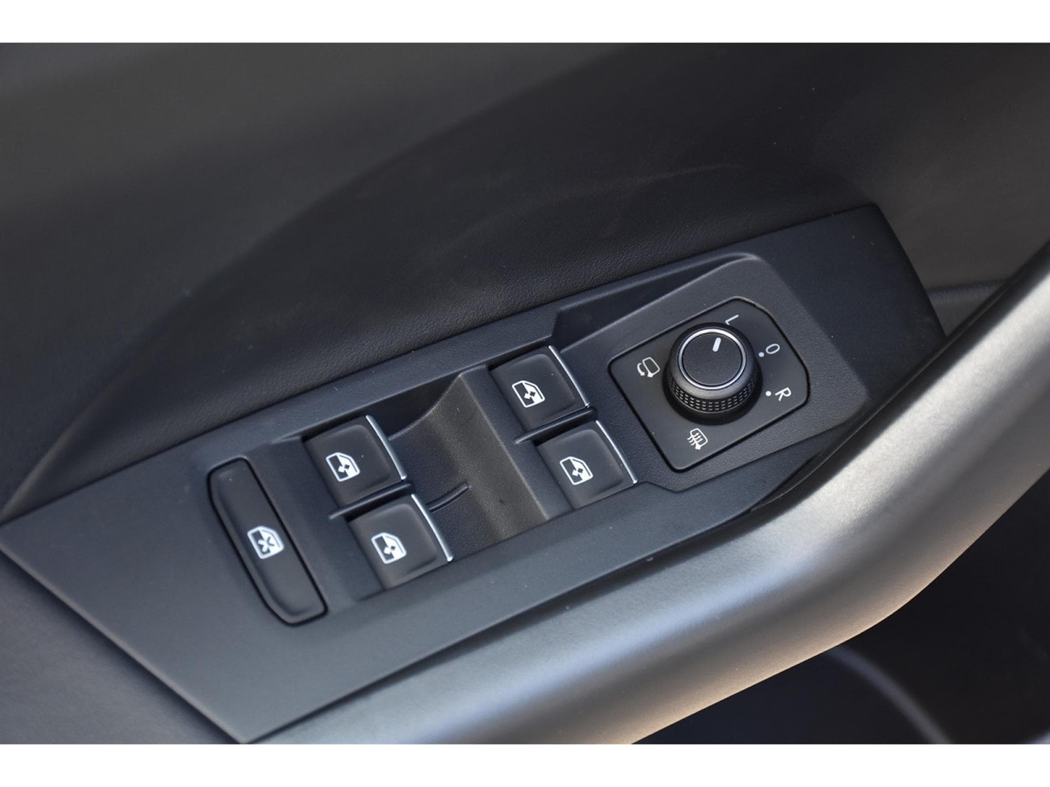 VW T-Cross 1.0 TSI 115 DSG R-Line BLACK STYLE MATRIX CAM KEYLESS NEUF (2026) - Photo 23