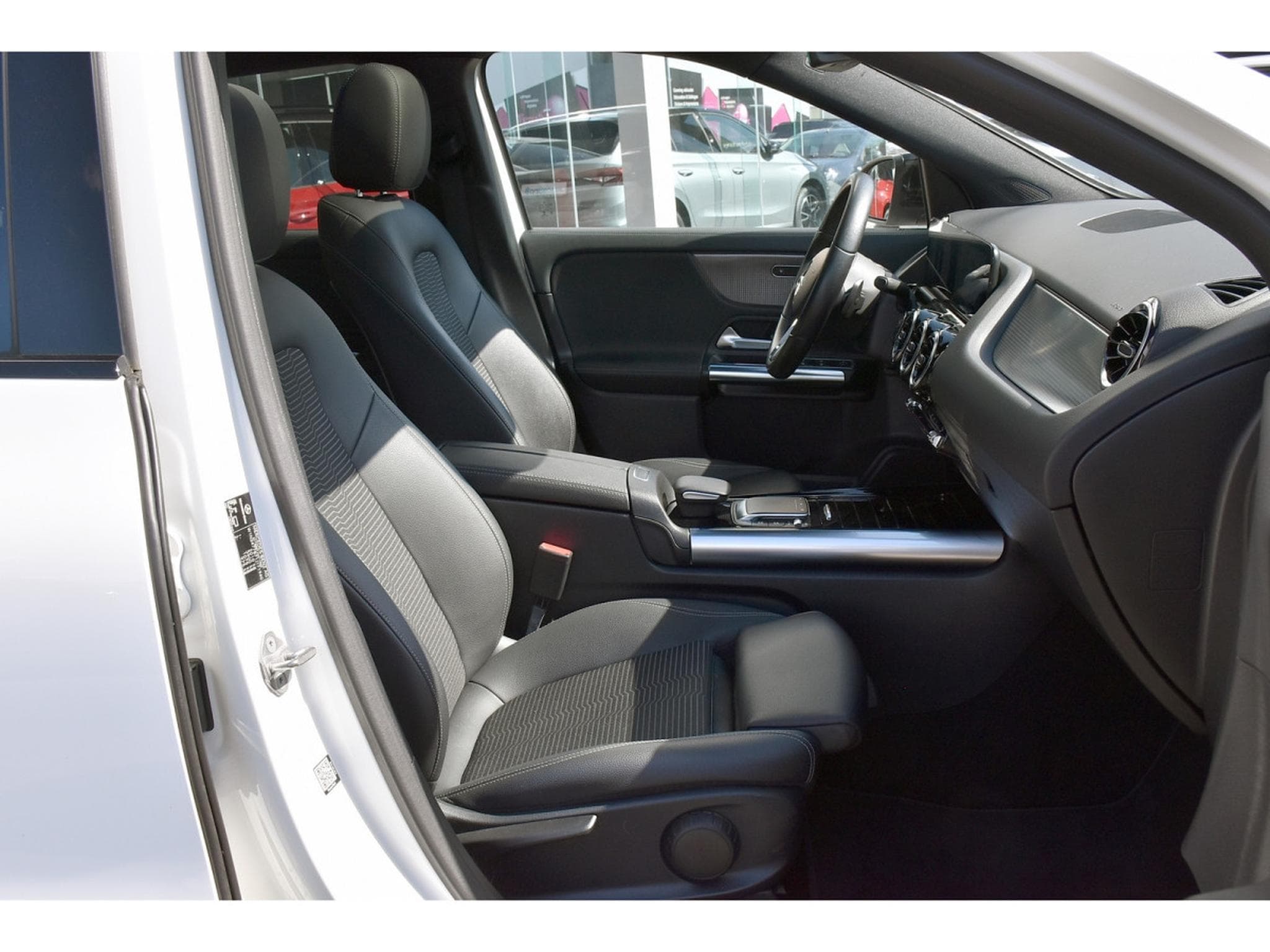 Mercedes GLA 200 Progressive 7G-Tronic PANO GPS CAM LANE (2020) - Photo 7