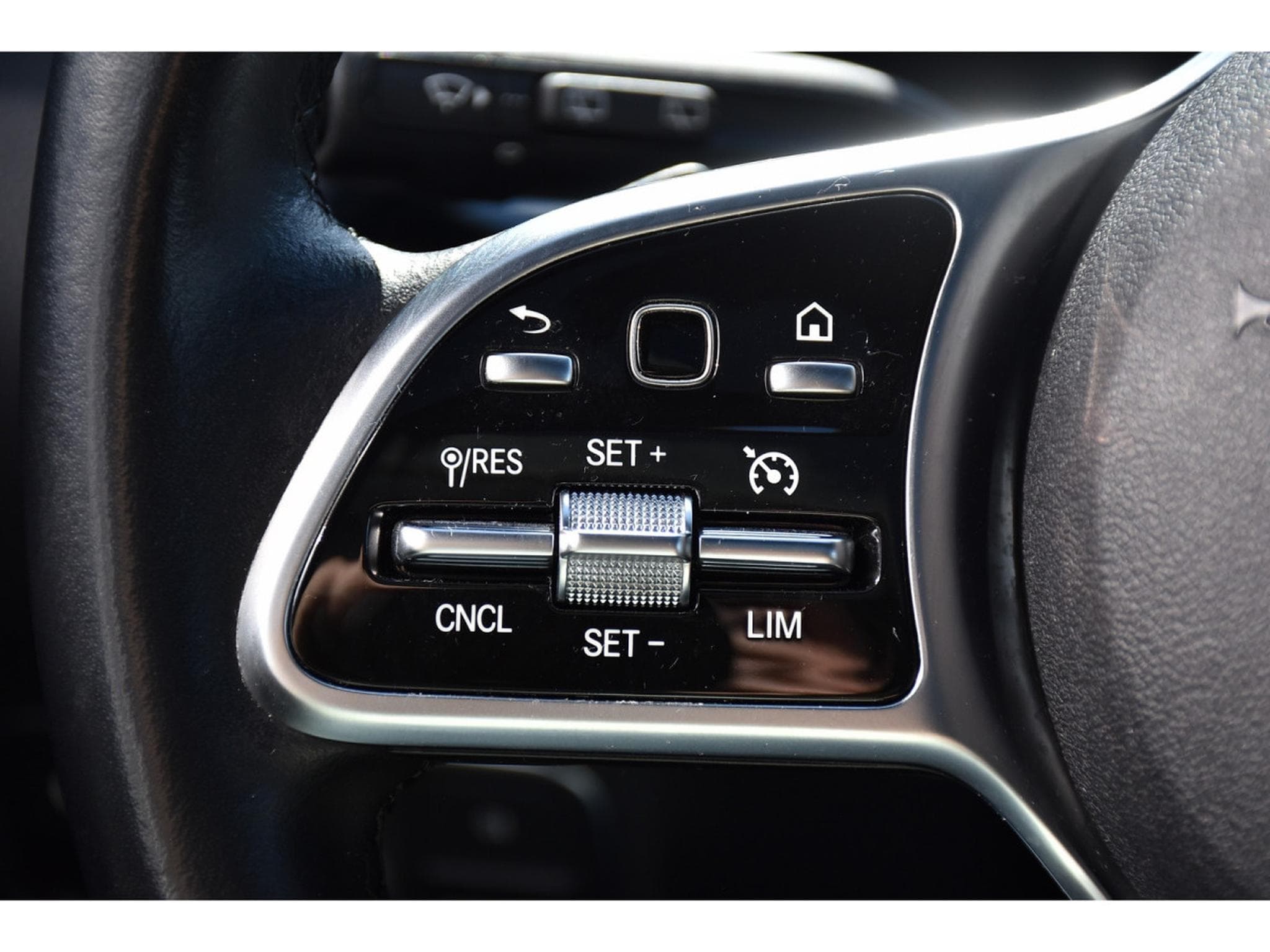 Mercedes GLA 200 Progressive 7G-Tronic PANO GPS CAM LANE (2020) - Photo 20