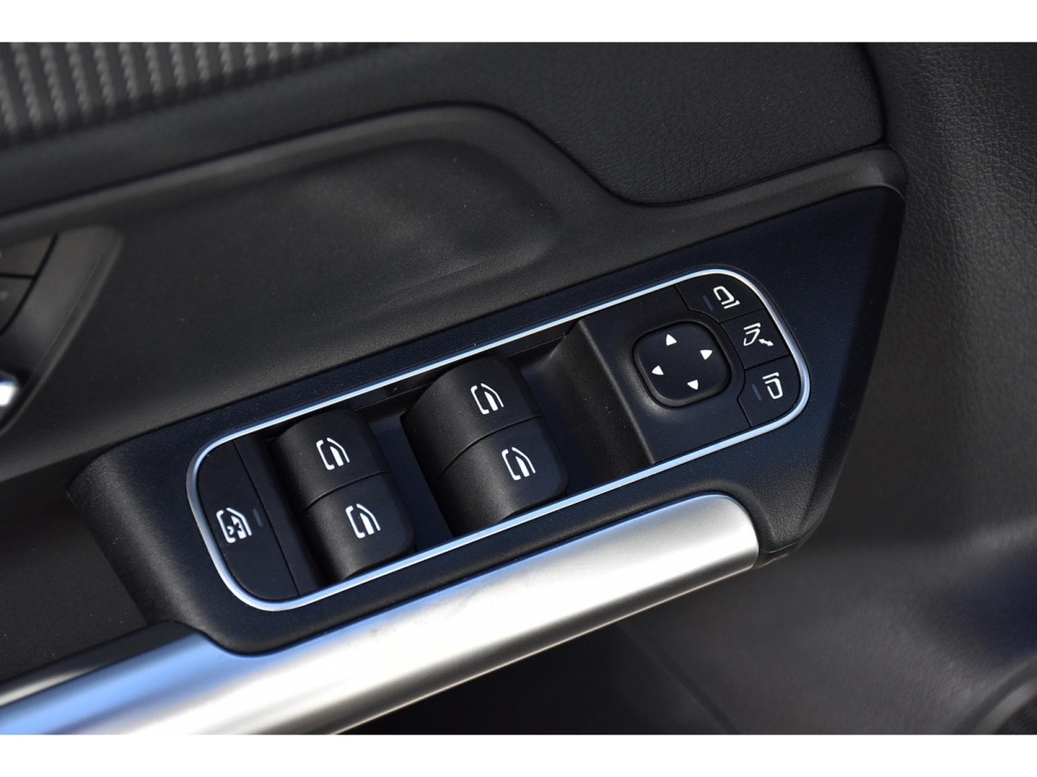 Mercedes GLA 200 Progressive 7G-Tronic PANO GPS CAM LANE (2020) - Photo 22
