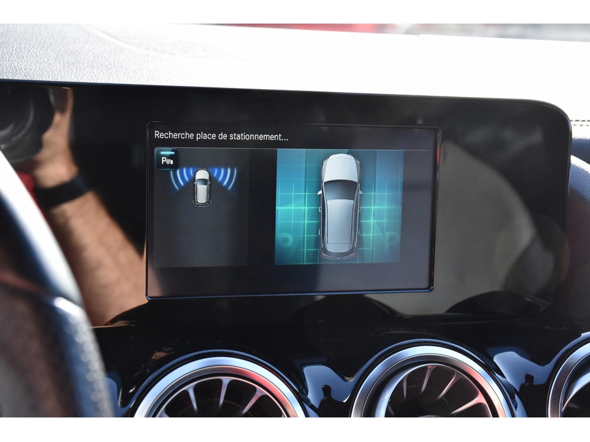 Mercedes B 180 AMG Line 7G-Tronic CUIR GPS LANE CAM CARNET (2020) - Photo 17