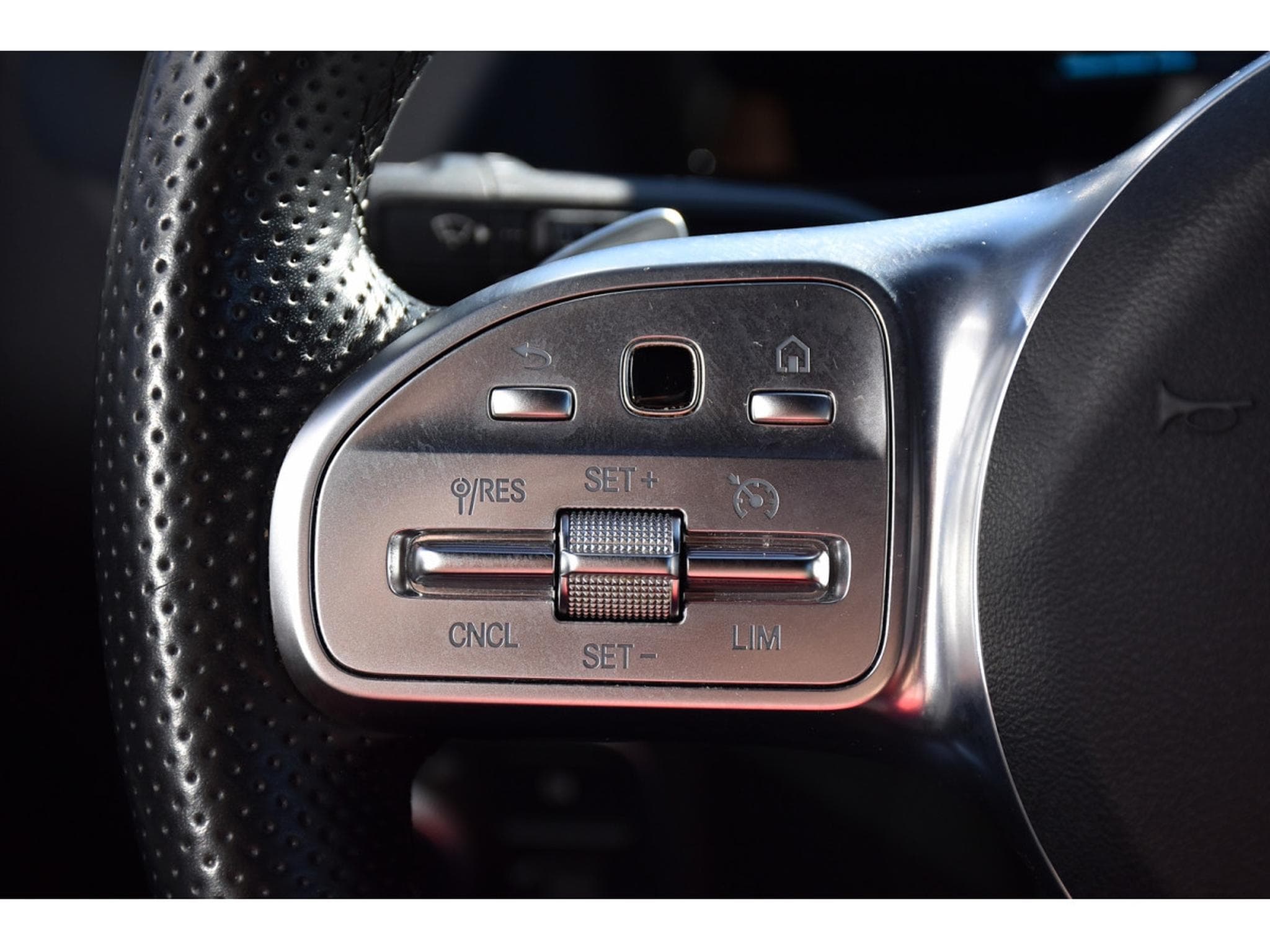 Mercedes B 180 AMG Line 7G-Tronic CUIR GPS LANE CAM CARNET (2020) - Photo 19
