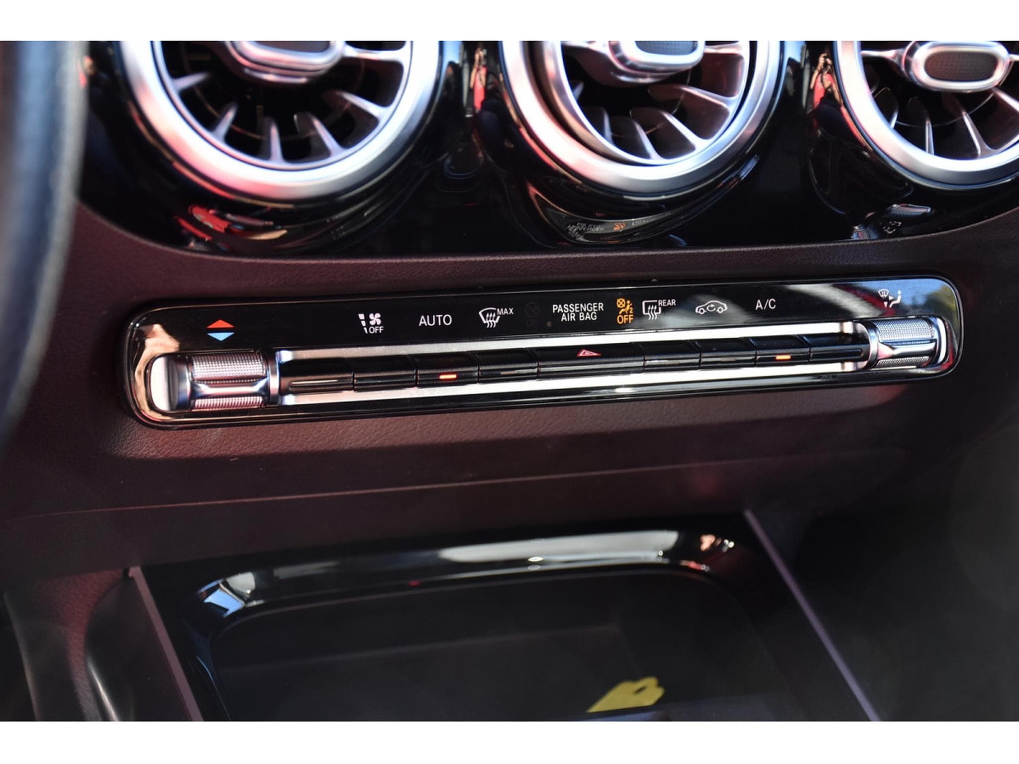 Mercedes B 180 AMG Line 7G-Tronic CUIR GPS LANE CAM CARNET (2020) - Photo 18