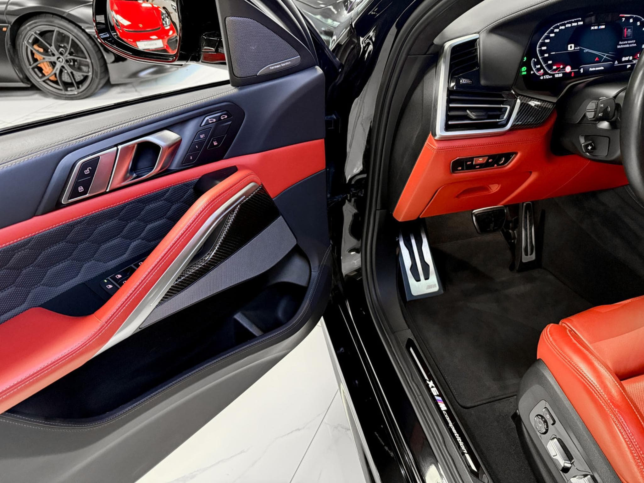 BMW X6M COMPETITION / SOFT CLOSE / HK / 360 / HEAD-UP (2022) - Photo 15