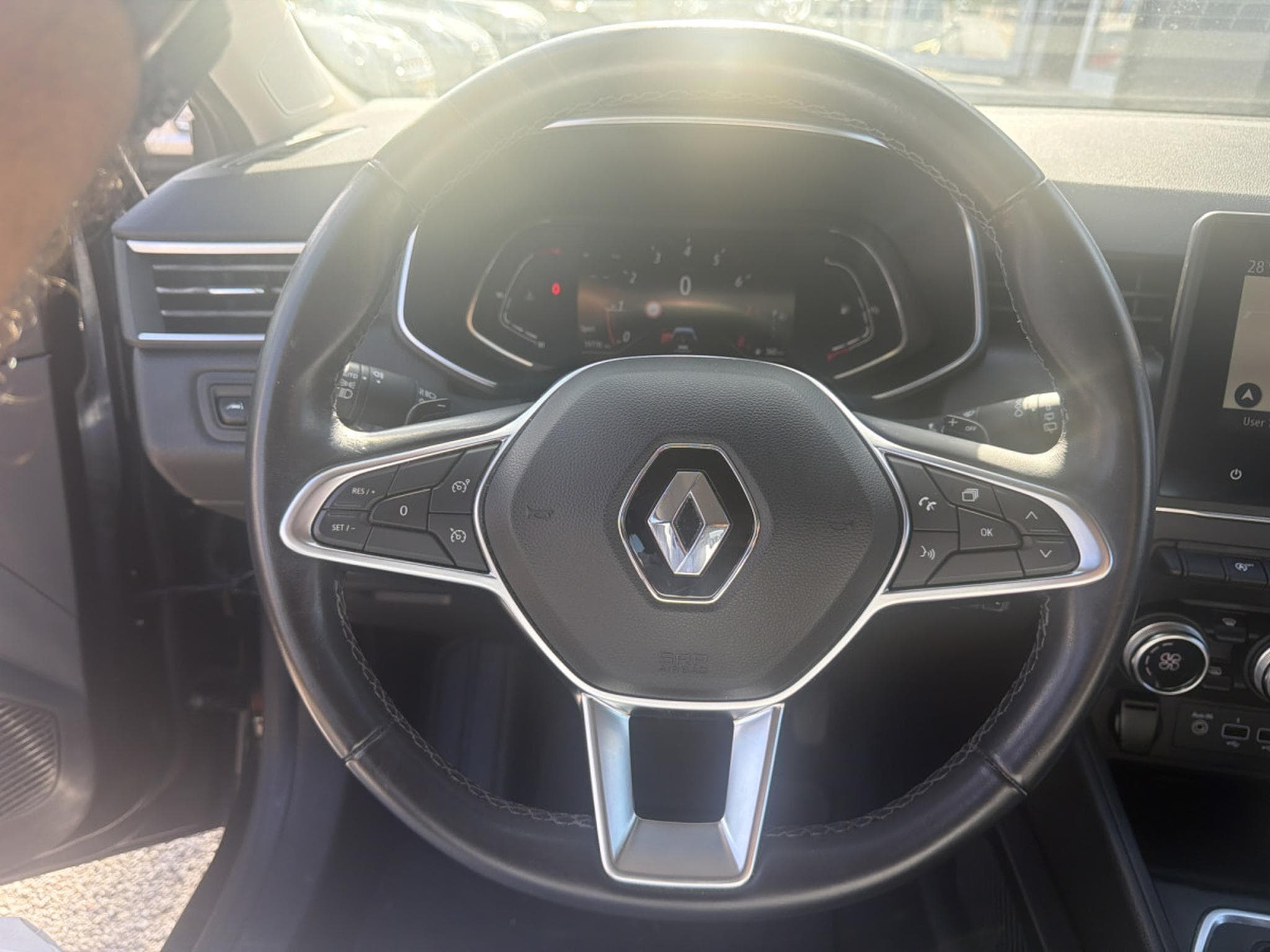 Renault Clio V 1.3 TCE AUTO 130CV INTENS (2020) - Photo 8
