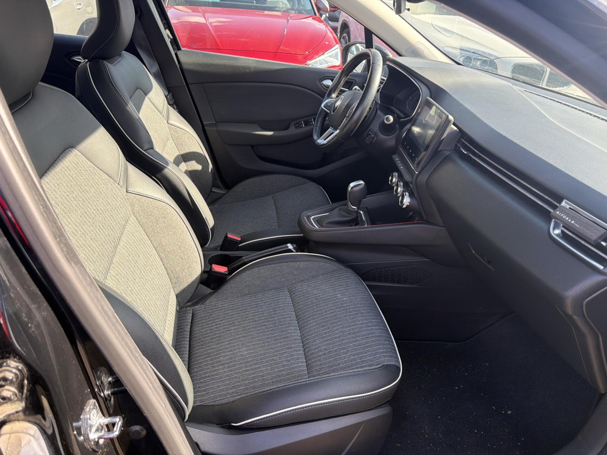 Renault Clio V 1.3 TCE AUTO 130CV INTENS (2020) - Photo 11