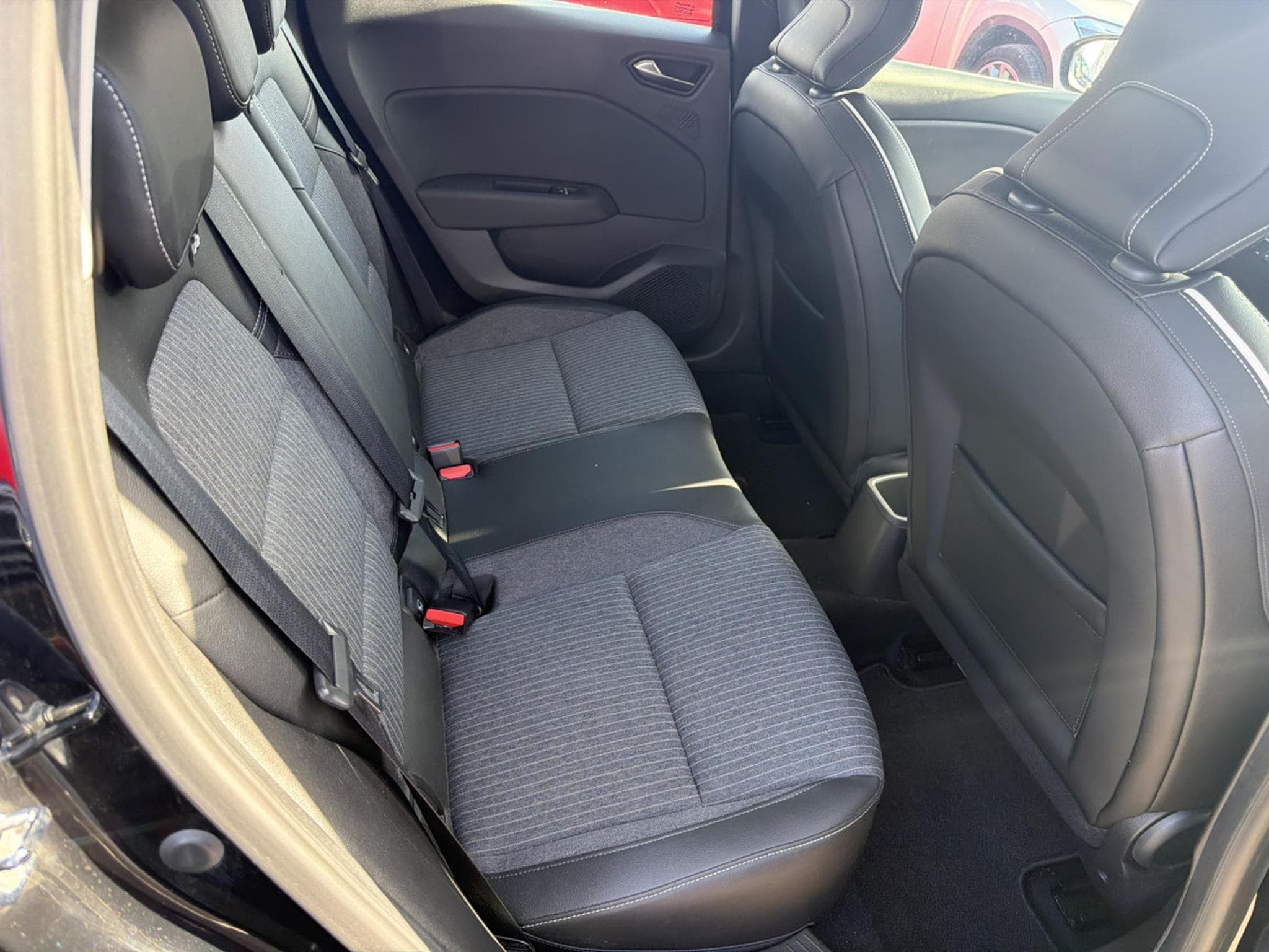 Renault Clio V 1.3 TCE AUTO 130CV INTENS (2020) - Photo 10
