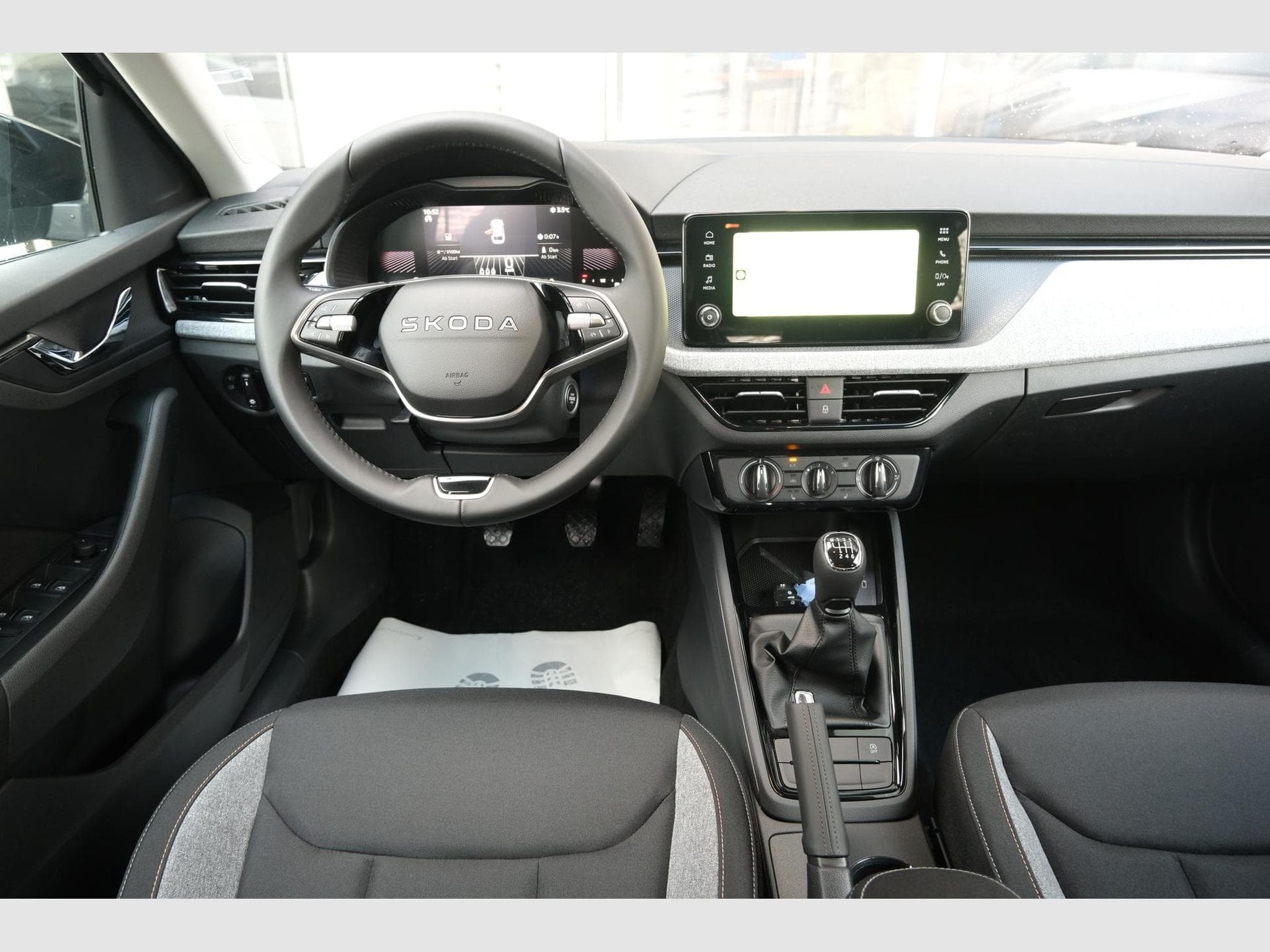 Skoda Scala 1.0 TSI Selection (2025) - Photo 10