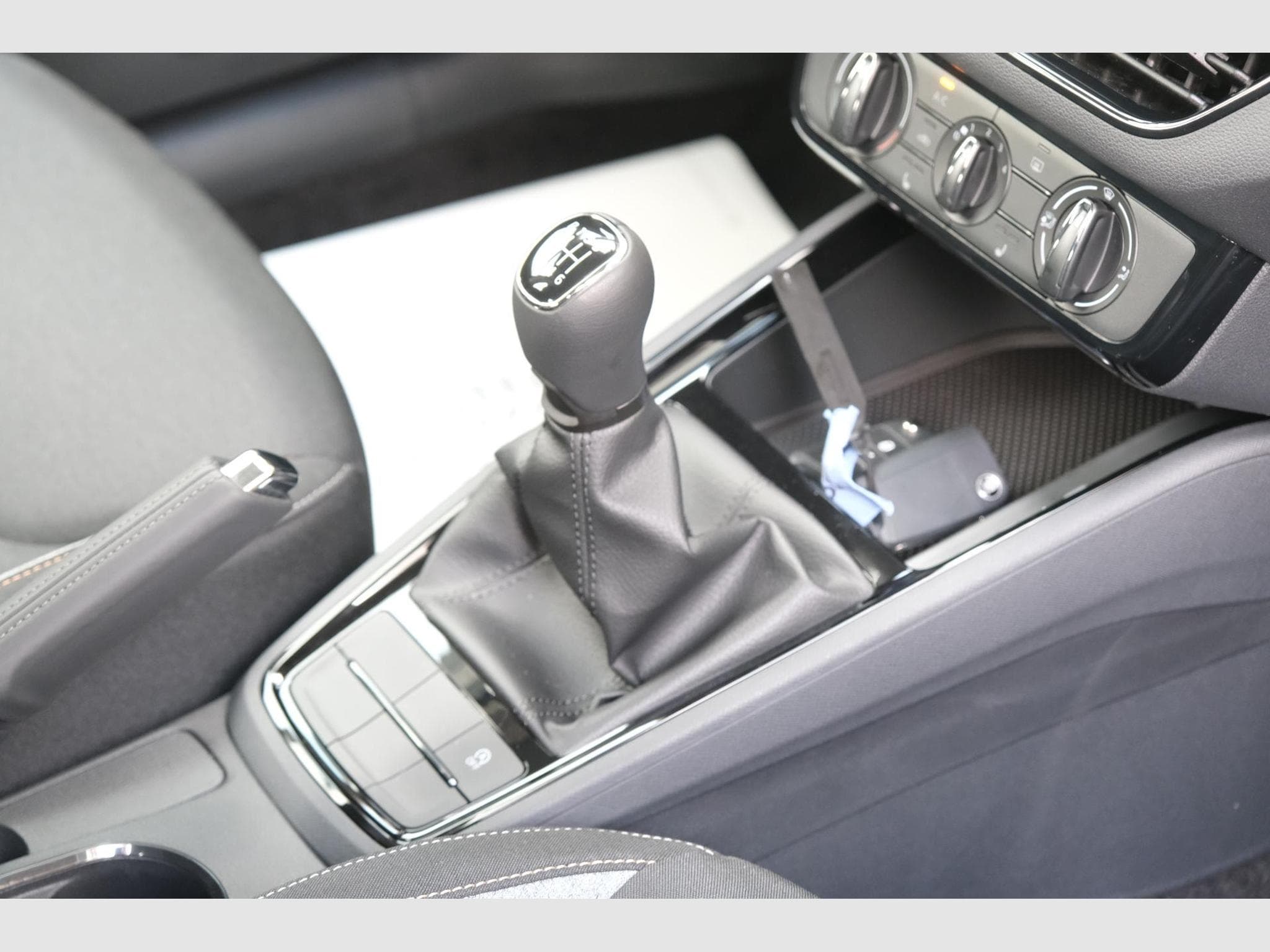 Skoda Scala 1.0 TSI Selection (2025) - Photo 25