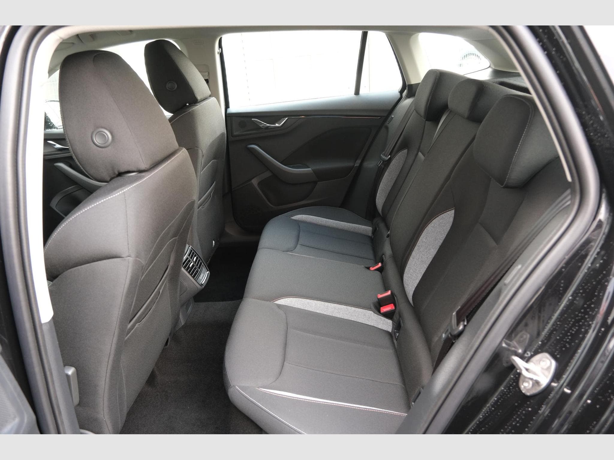 Skoda Scala 1.0 TSI Selection (2025) - Photo 9