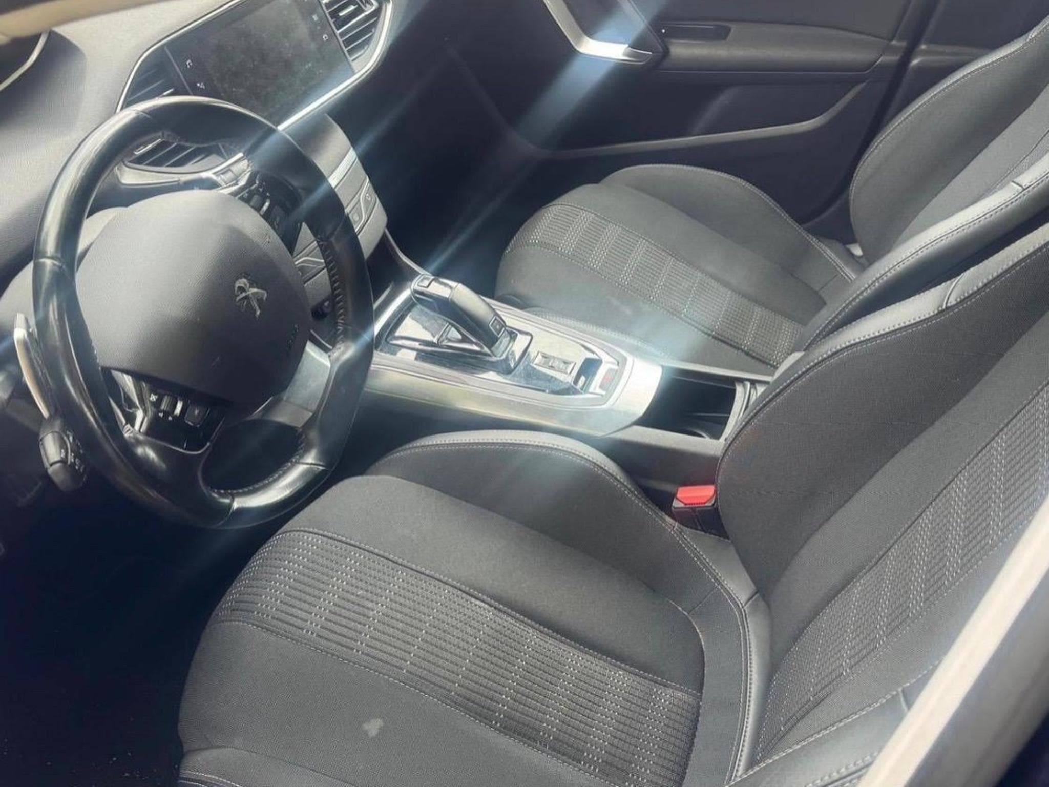 Peugeot 308 (2018) - Photo 2