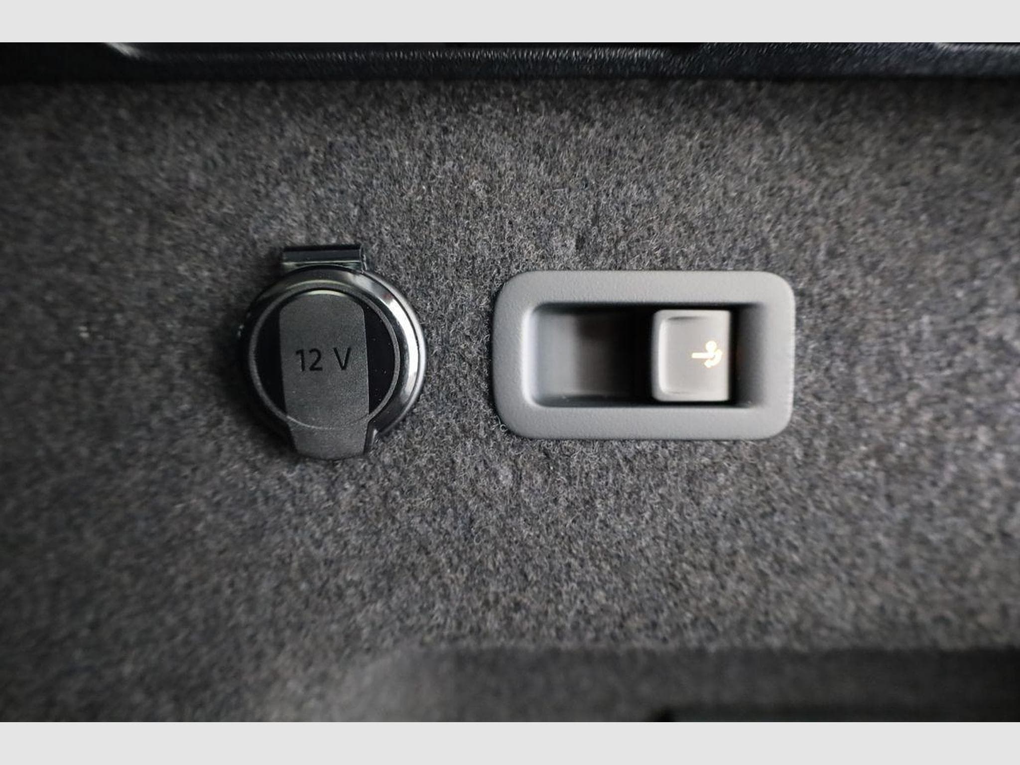 VW Tayron 1.5 TSI eHybrid 150 kW Life (2025) - Photo 13