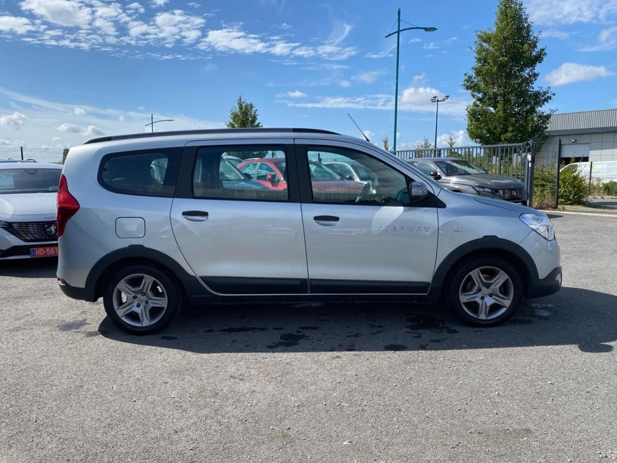 Dacia LODGY 1.3 TCE 130 FAP STEPWAY 7 PLACES (2021) - Foto 4