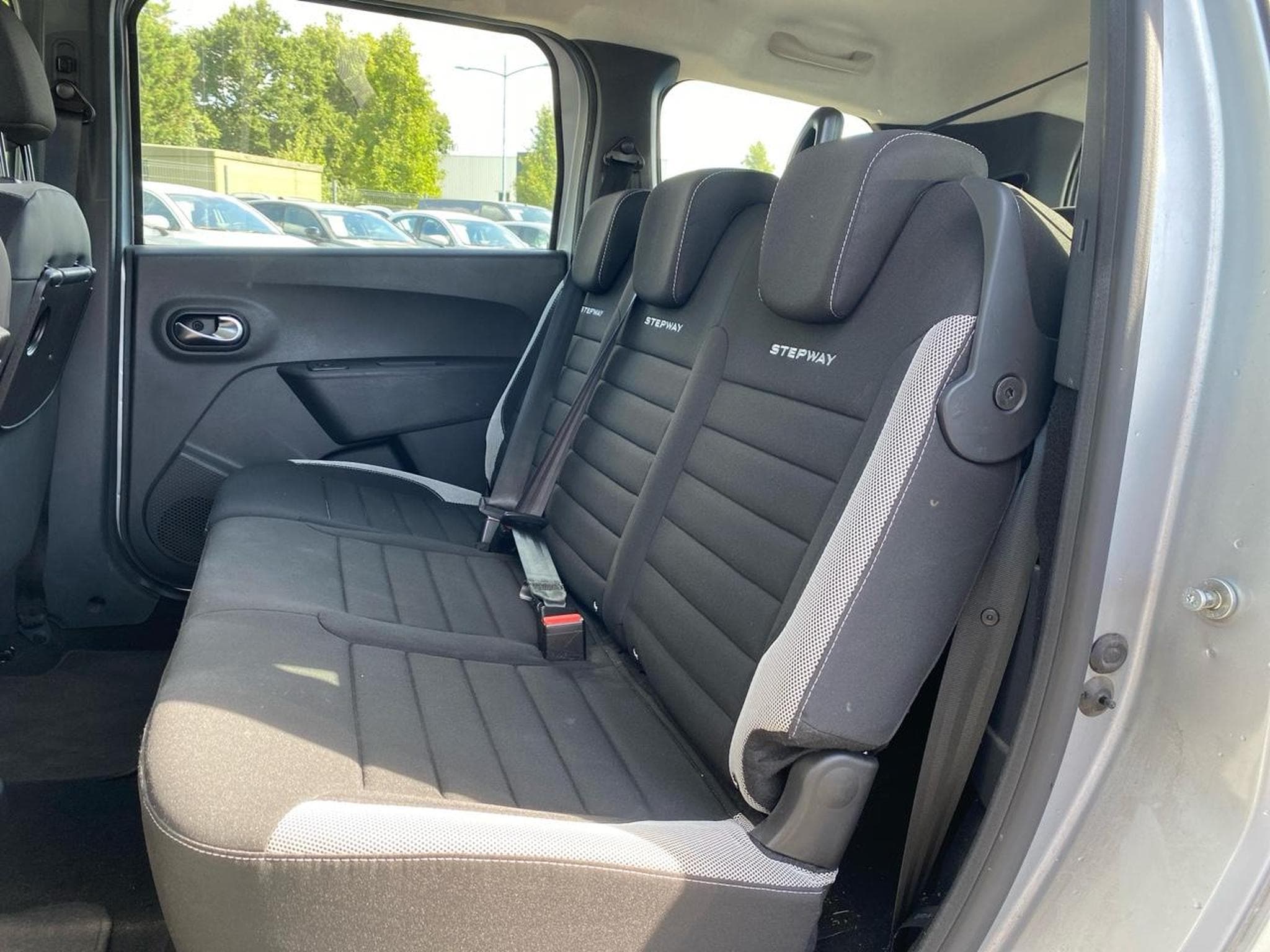 Dacia LODGY 1.3 TCE 130 FAP STEPWAY 7 PLACES (2021) - Foto 14