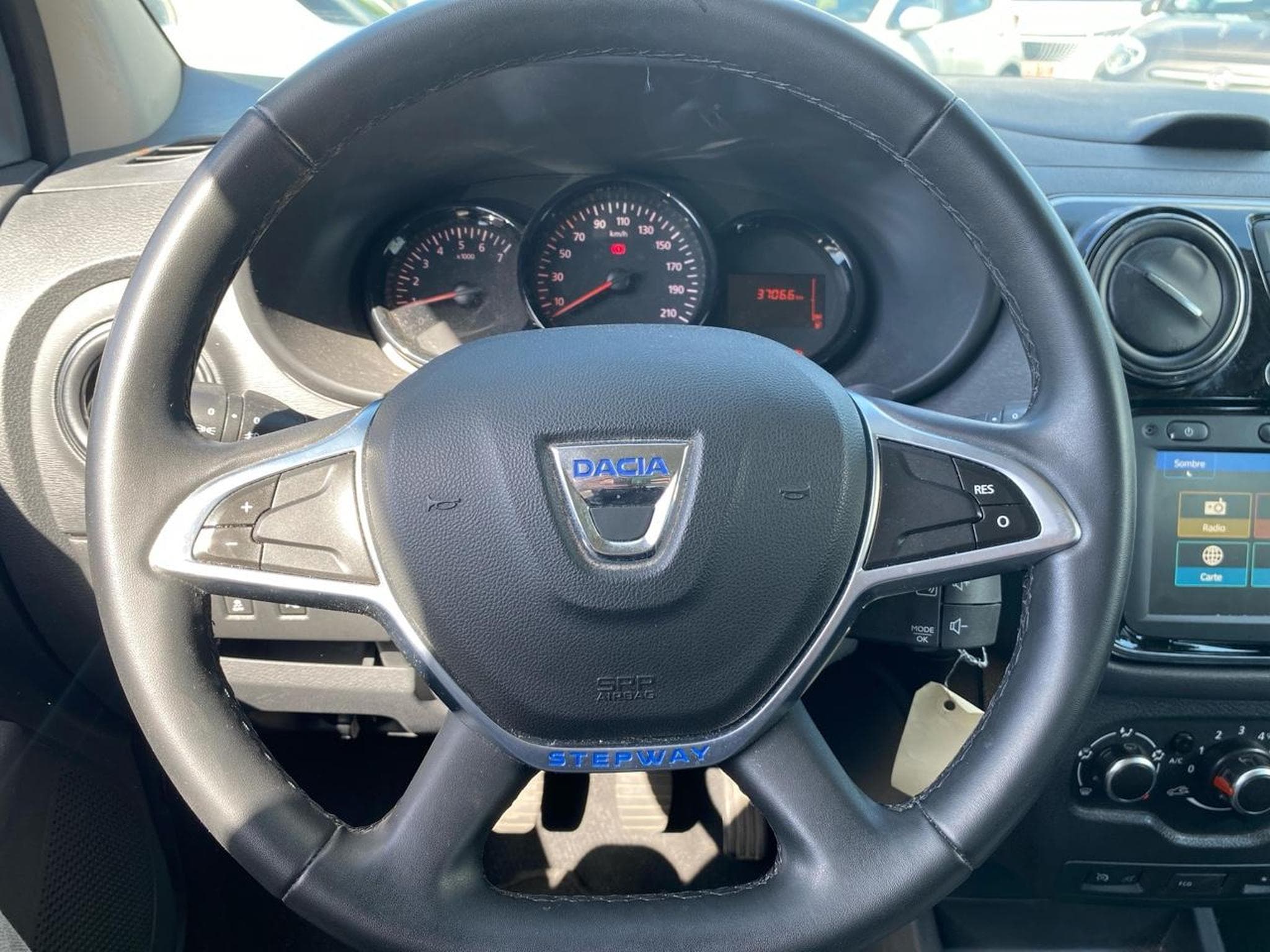 Dacia LODGY 1.3 TCE 130 FAP STEPWAY 7 PLACES (2021) - Foto 18