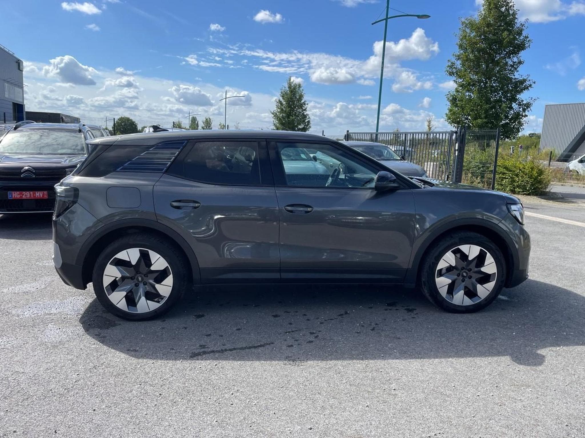 Ford EXPLORER 170 STANDARD RANGE 77KWH PACK PREMIUM RWD (2025) - Foto 4