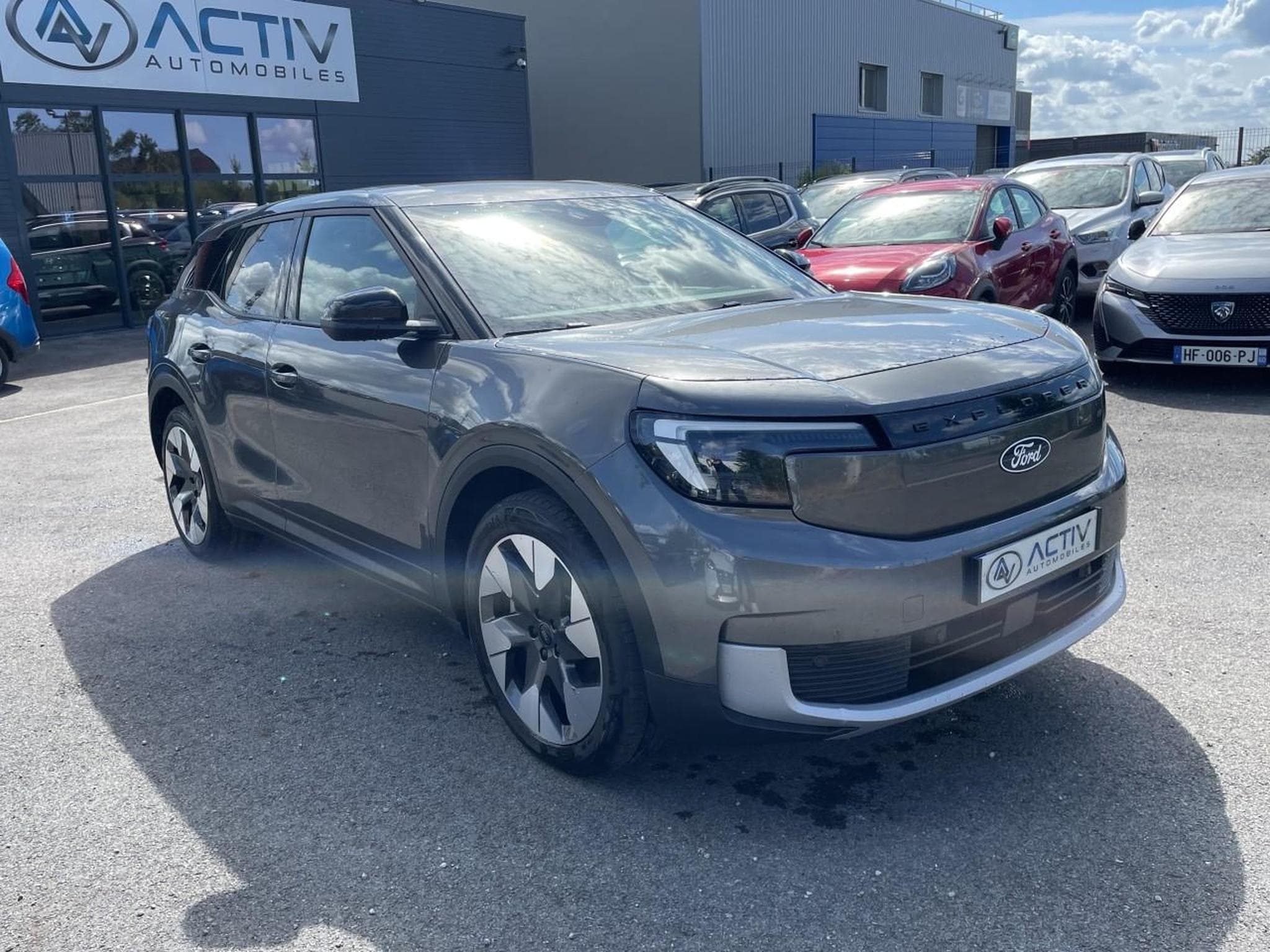 Ford EXPLORER 170 STANDARD RANGE 77KWH PACK PREMIUM RWD (2025) - Foto 3