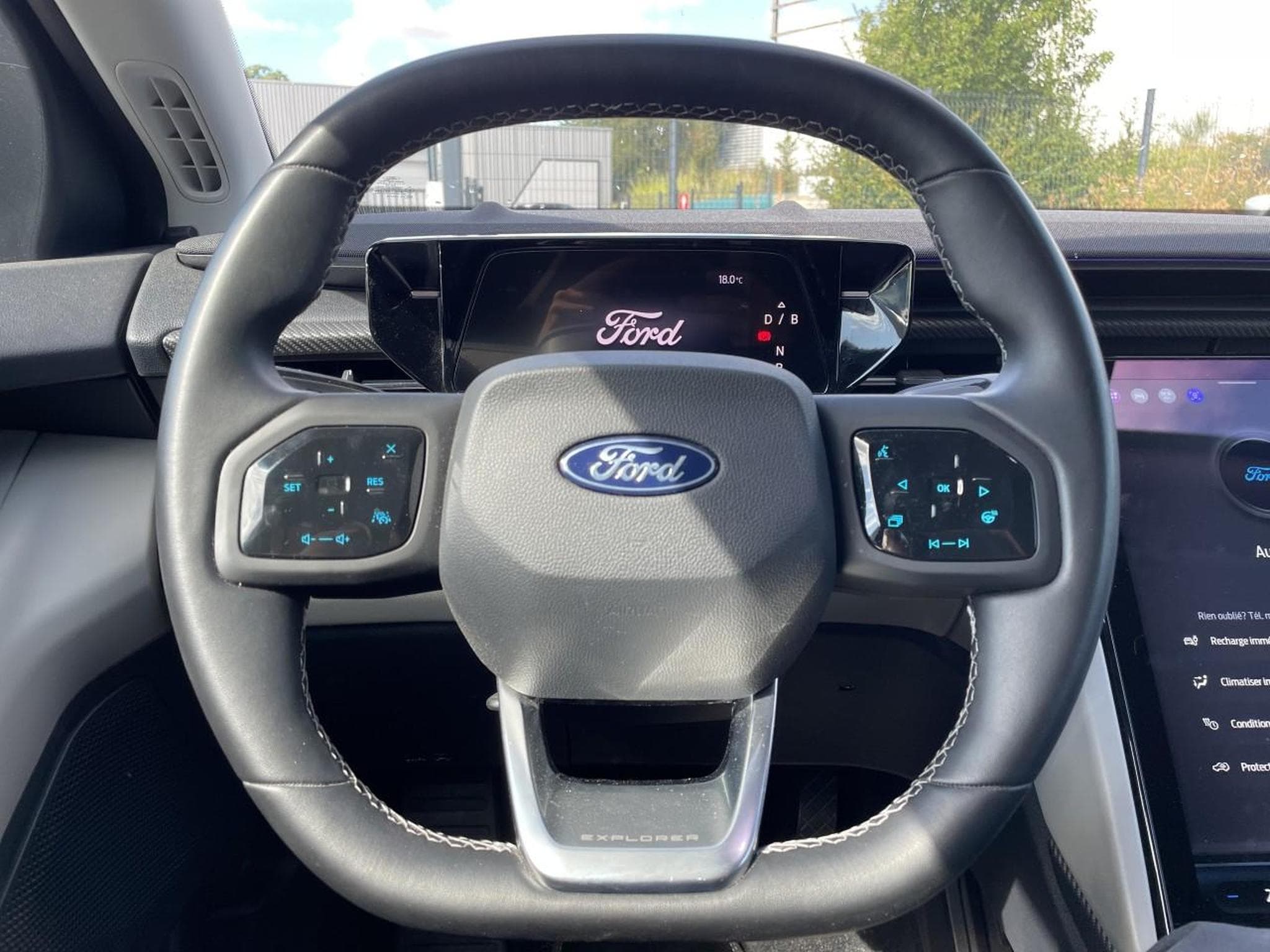 Ford EXPLORER 170 STANDARD RANGE 77KWH PACK PREMIUM RWD (2025) - Foto 11