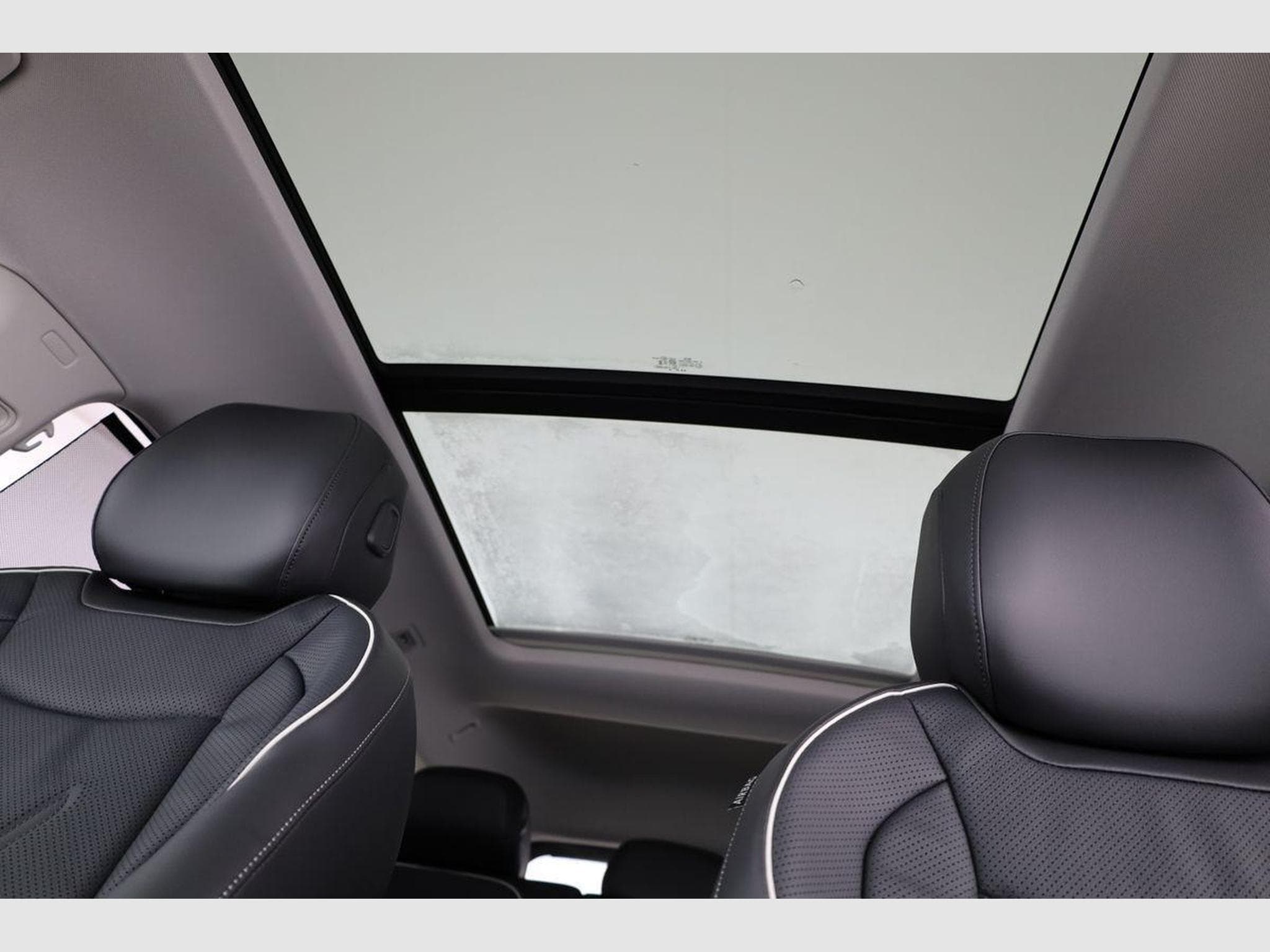 VW Tayron 1.5 TSI eHybrid 150 kW Life (2025) - Photo 10