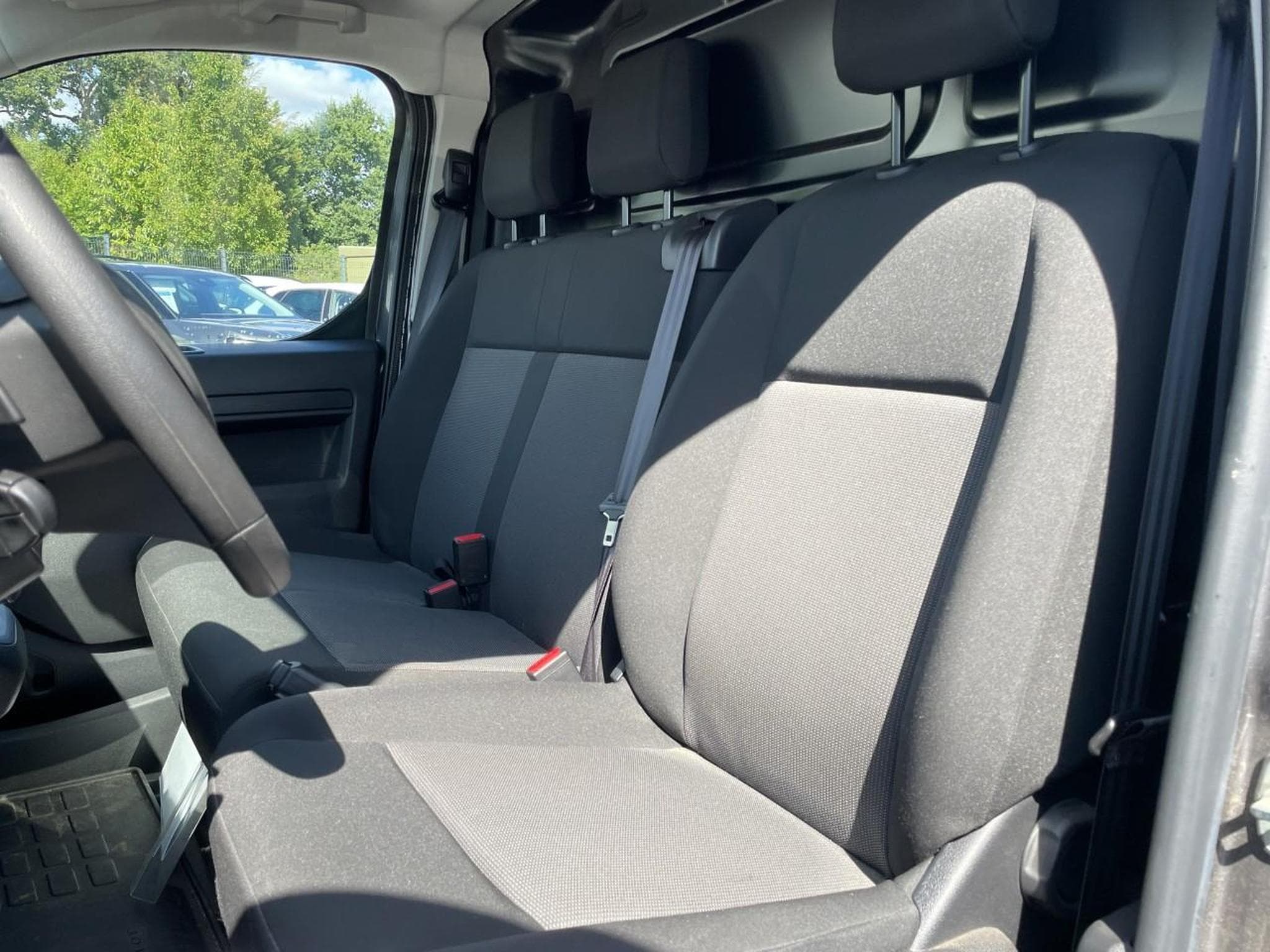 Peugeot EXPERT FG M 2.0 BLUEHDI 180 PACK PREMIUM CONNECT EAT8 (2024) - Foto 14